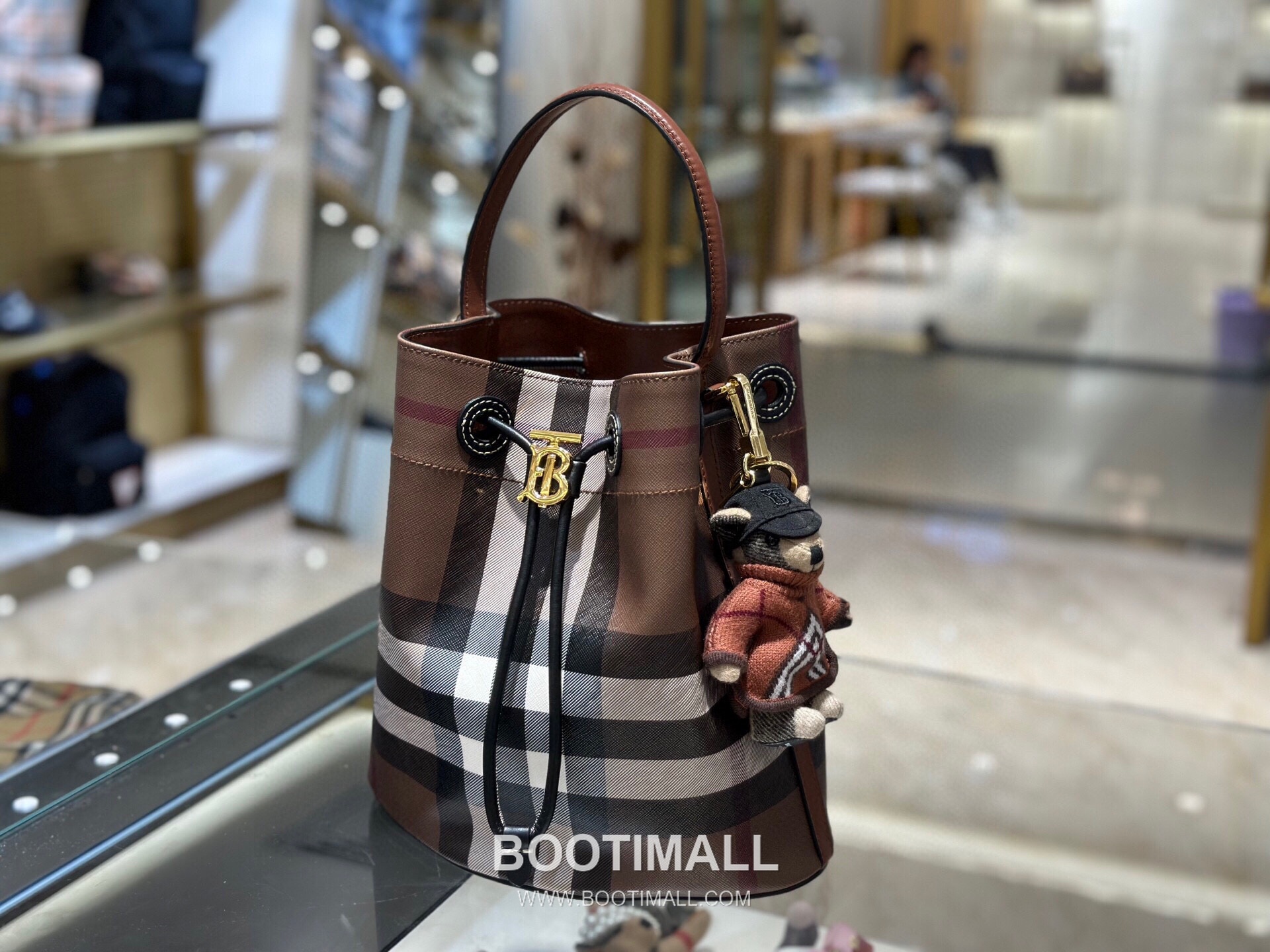 Burberry Birch Brown Check Canvas Mini Bucket Bag with Leather Trim Detail 버버리 버치 브라운 체크 캔버스 미니 버킷백 가죽 트림 213155 16.5cm 1