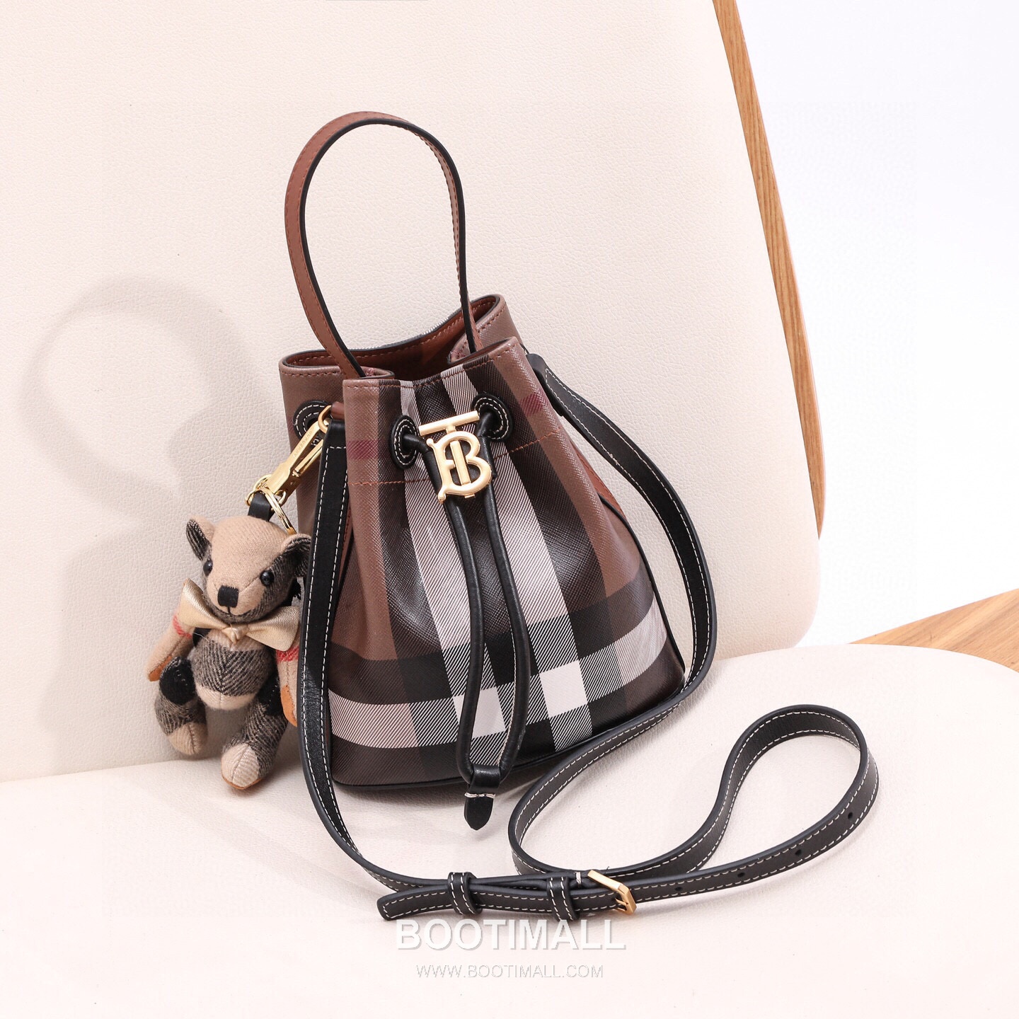 Burberry Birch Brown Check Canvas Mini Bucket Bag with Leather Trim Detail 버버리 버치 브라운 체크 캔버스 미니 버킷백 가죽 트림 213155 16.5cm 2