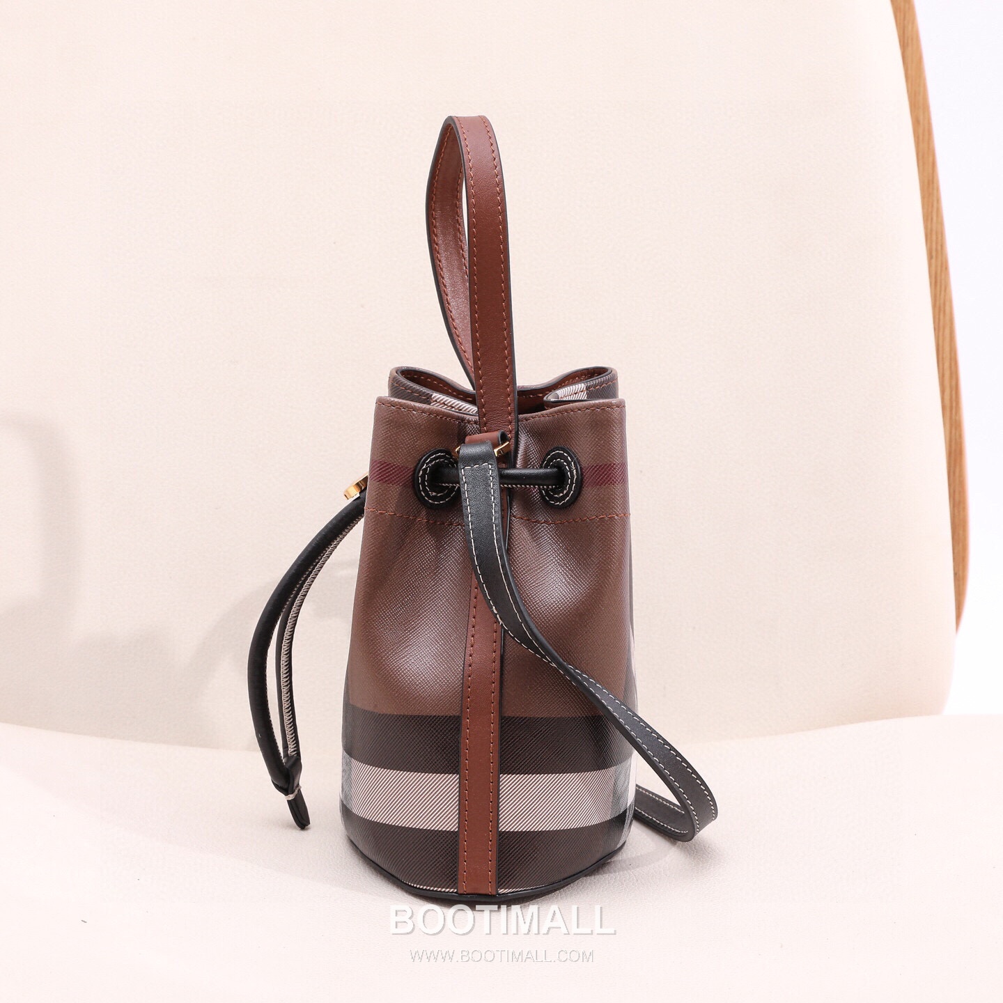 Burberry Birch Brown Check Canvas Mini Bucket Bag with Leather Trim Detail 버버리 버치 브라운 체크 캔버스 미니 버킷백 가죽 트림 213155 16.5cm 4