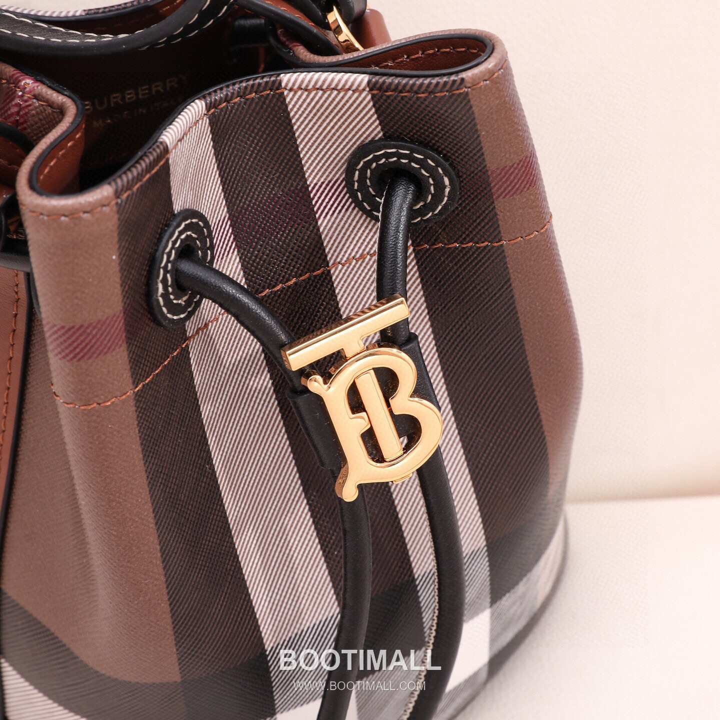 Burberry Birch Brown Check Canvas Mini Bucket Bag with Leather Trim Detail 버버리 버치 브라운 체크 캔버스 미니 버킷백 가죽 트림 213155 16.5cm 5