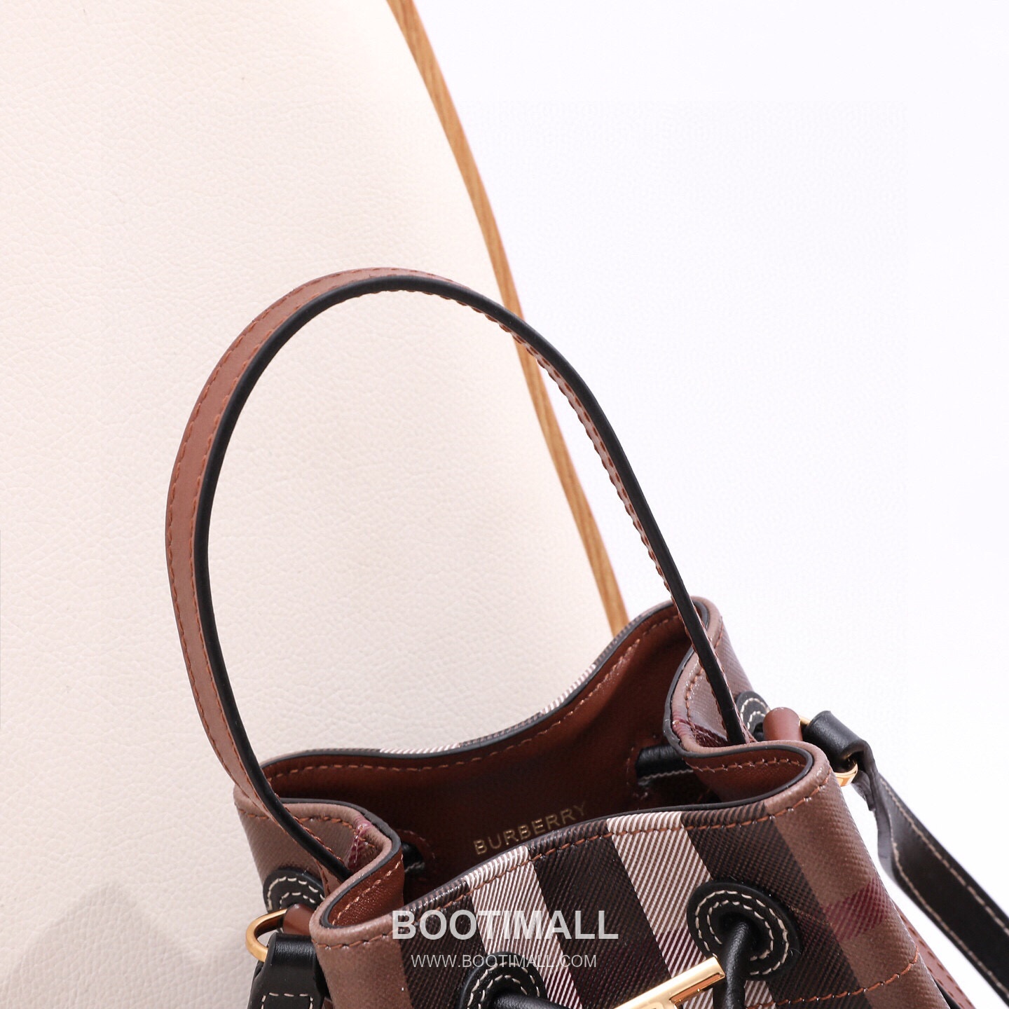 Burberry Birch Brown Check Canvas Mini Bucket Bag with Leather Trim Detail 버버리 버치 브라운 체크 캔버스 미니 버킷백 가죽 트림 213155 16.5cm 6
