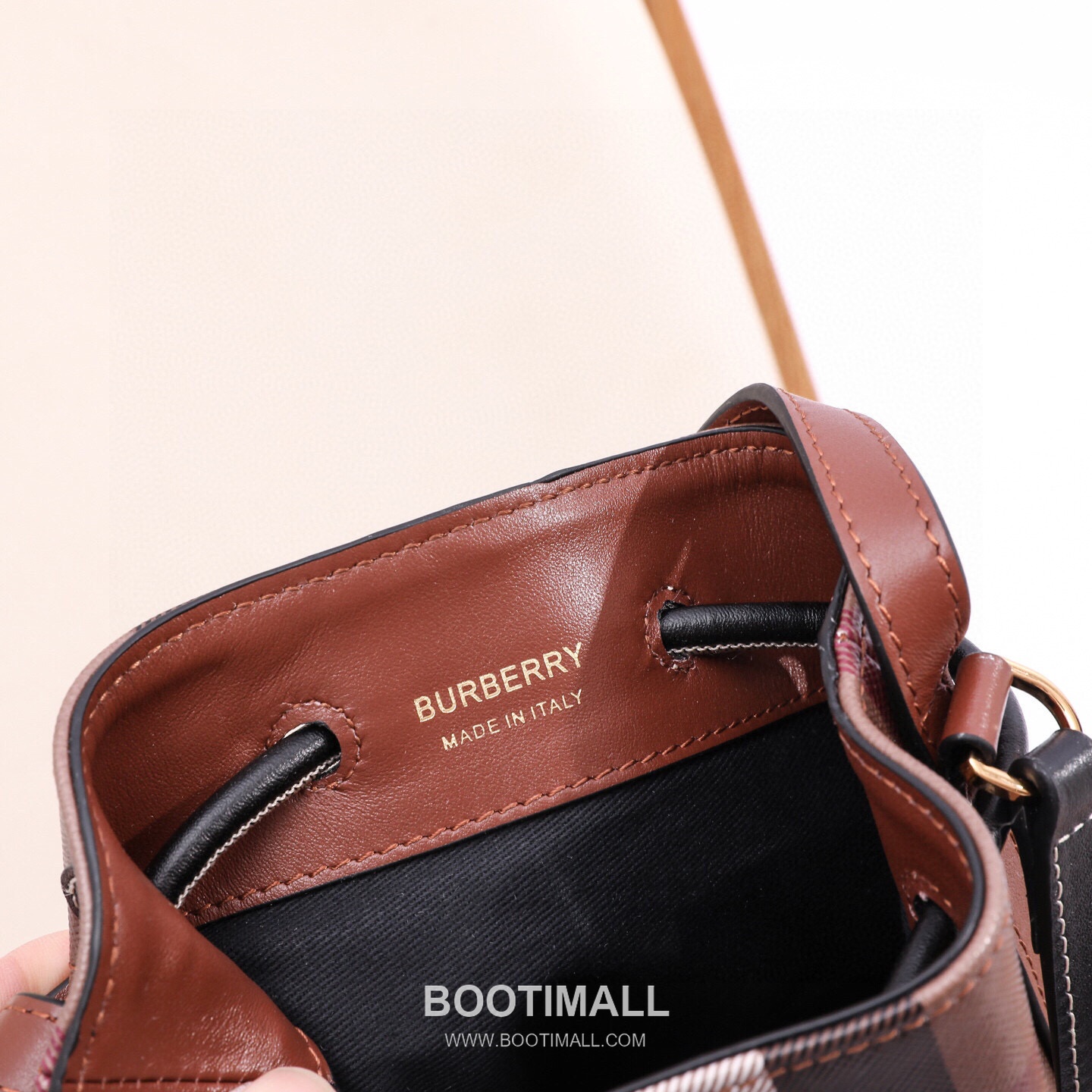 Burberry Birch Brown Check Canvas Mini Bucket Bag with Leather Trim Detail 버버리 버치 브라운 체크 캔버스 미니 버킷백 가죽 트림 213155 16.5cm 8