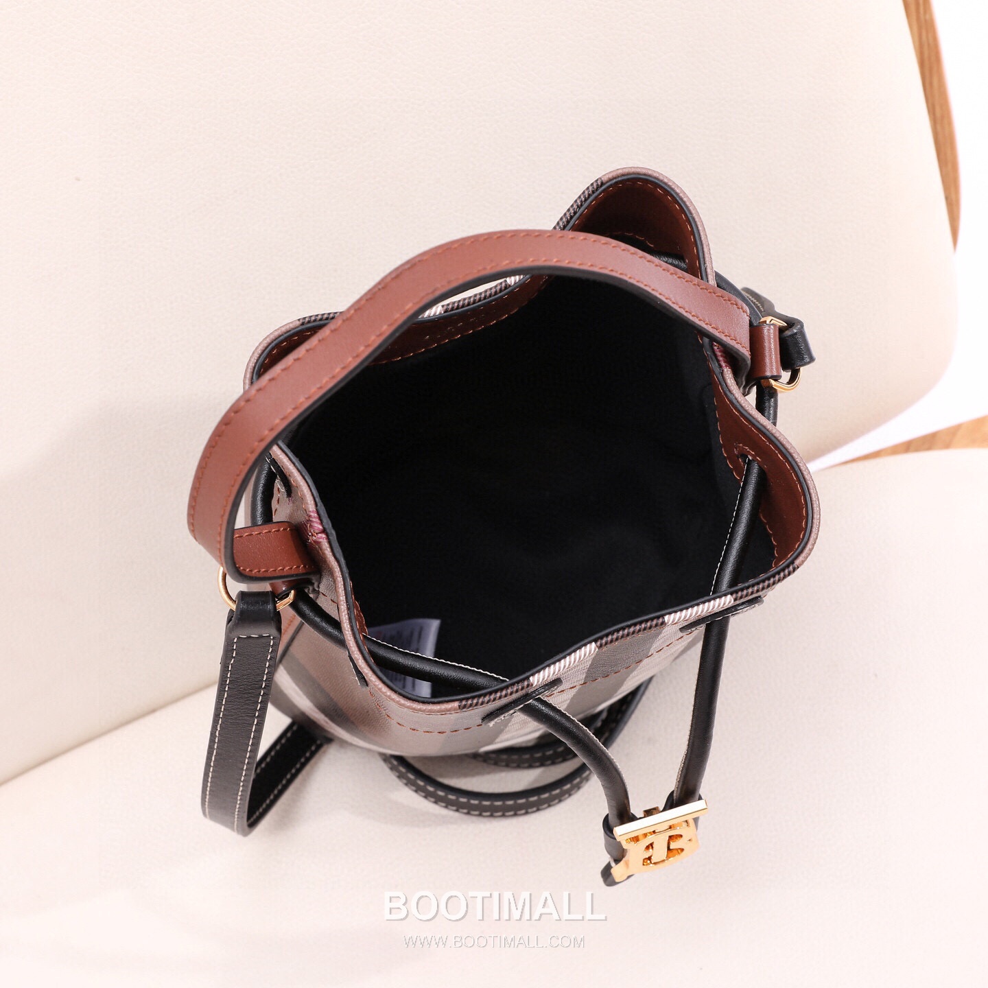 Burberry Birch Brown Check Canvas Mini Bucket Bag with Leather Trim Detail 버버리 버치 브라운 체크 캔버스 미니 버킷백 가죽 트림 213155 16.5cm 9