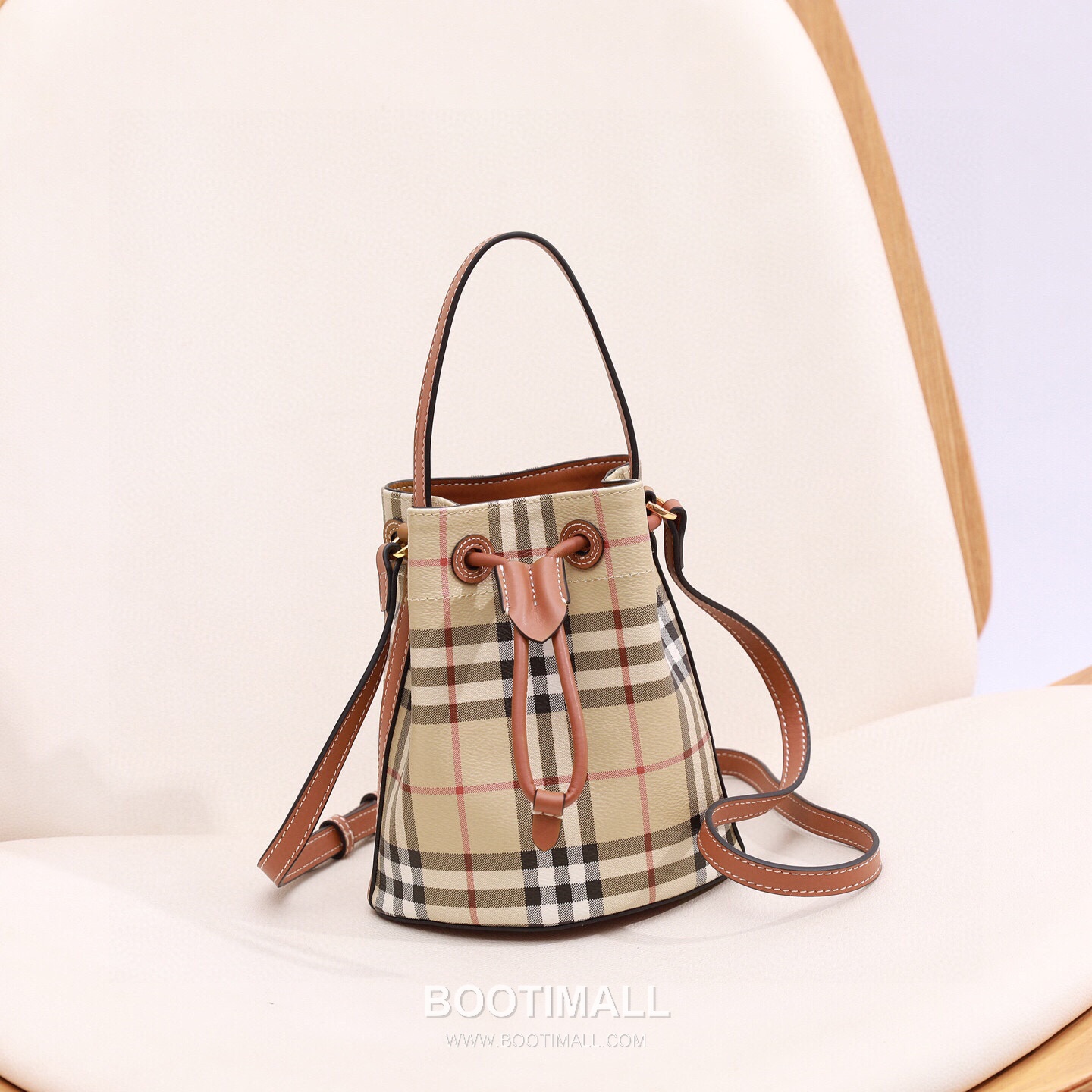 Burberry Birch Brown Check Canvas Mini Bucket Bag with Leather Trim Detail 버버리 버치 브라운 체크 캔버스 미니 버킷백 가죽 트림 213155 16.5cm 1