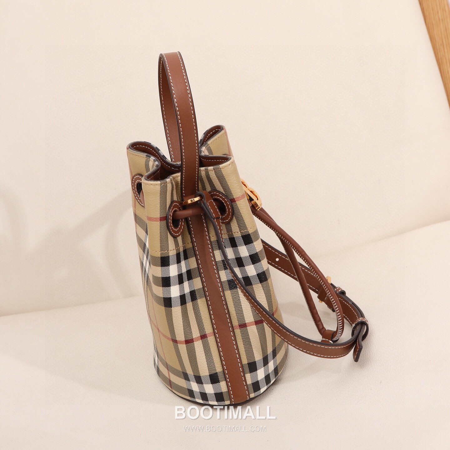 Burberry Birch Brown Check Canvas Mini Bucket Bag with Leather Trim Detail 버버리 버치 브라운 체크 캔버스 미니 버킷백 가죽 트림 213155 16.5cm 3
