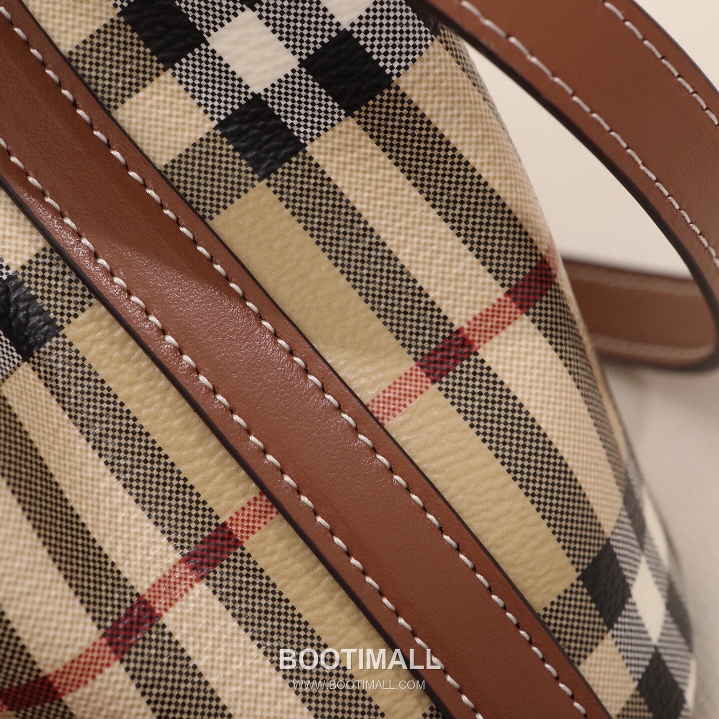 Burberry Birch Brown Check Canvas Mini Bucket Bag with Leather Trim Detail 버버리 버치 브라운 체크 캔버스 미니 버킷백 가죽 트림 213155 16.5cm 5