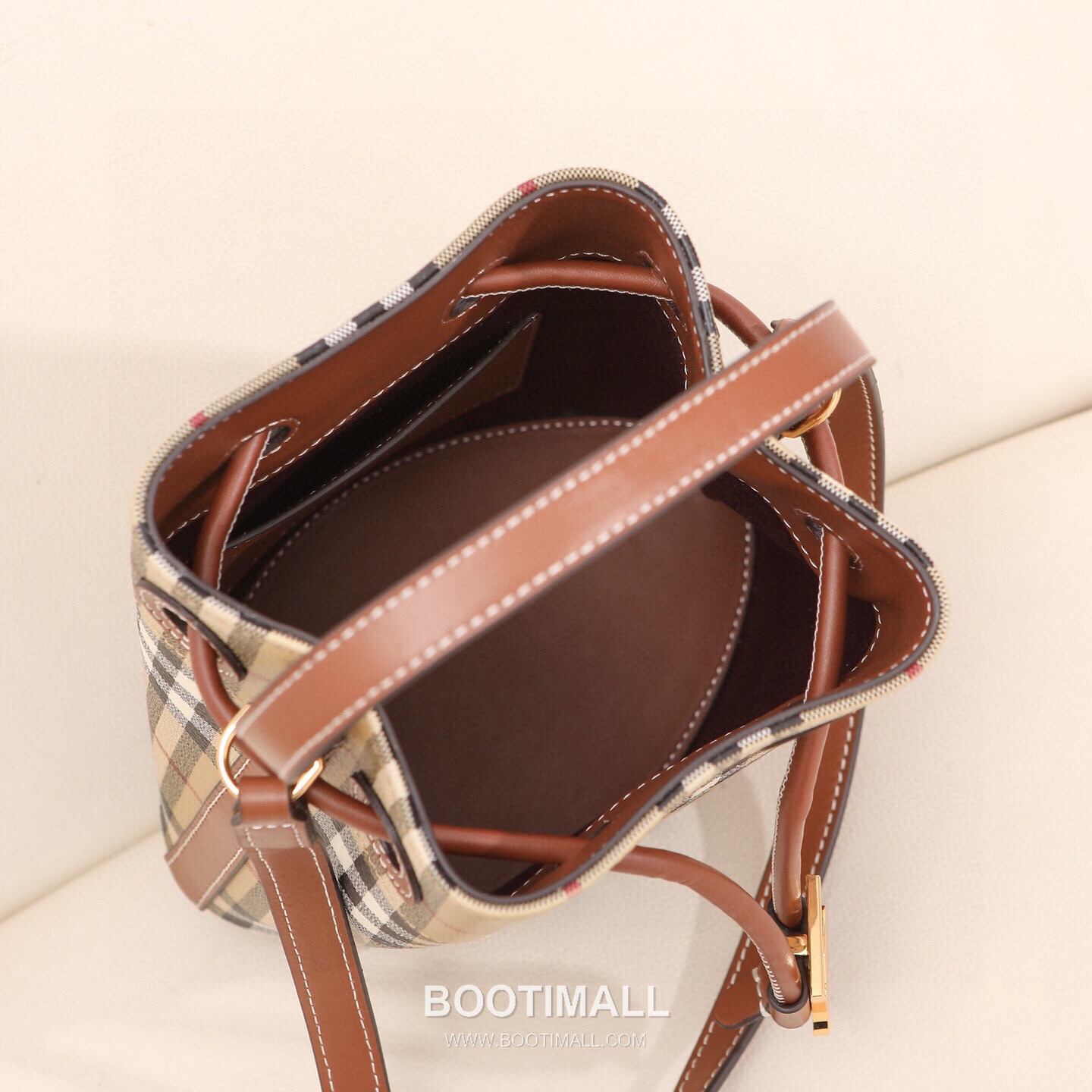 Burberry Birch Brown Check Canvas Mini Bucket Bag with Leather Trim Detail 버버리 버치 브라운 체크 캔버스 미니 버킷백 가죽 트림 213155 16.5cm 7