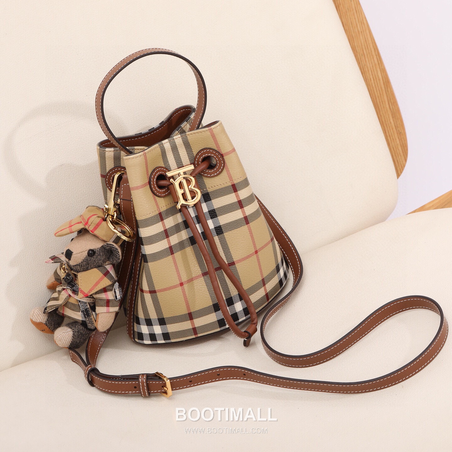 Burberry Birch Brown Check Canvas Mini Bucket Bag with Leather Trim Detail 버버리 버치 브라운 체크 캔버스 미니 버킷백 가죽 트림 213155 16.5cm 10