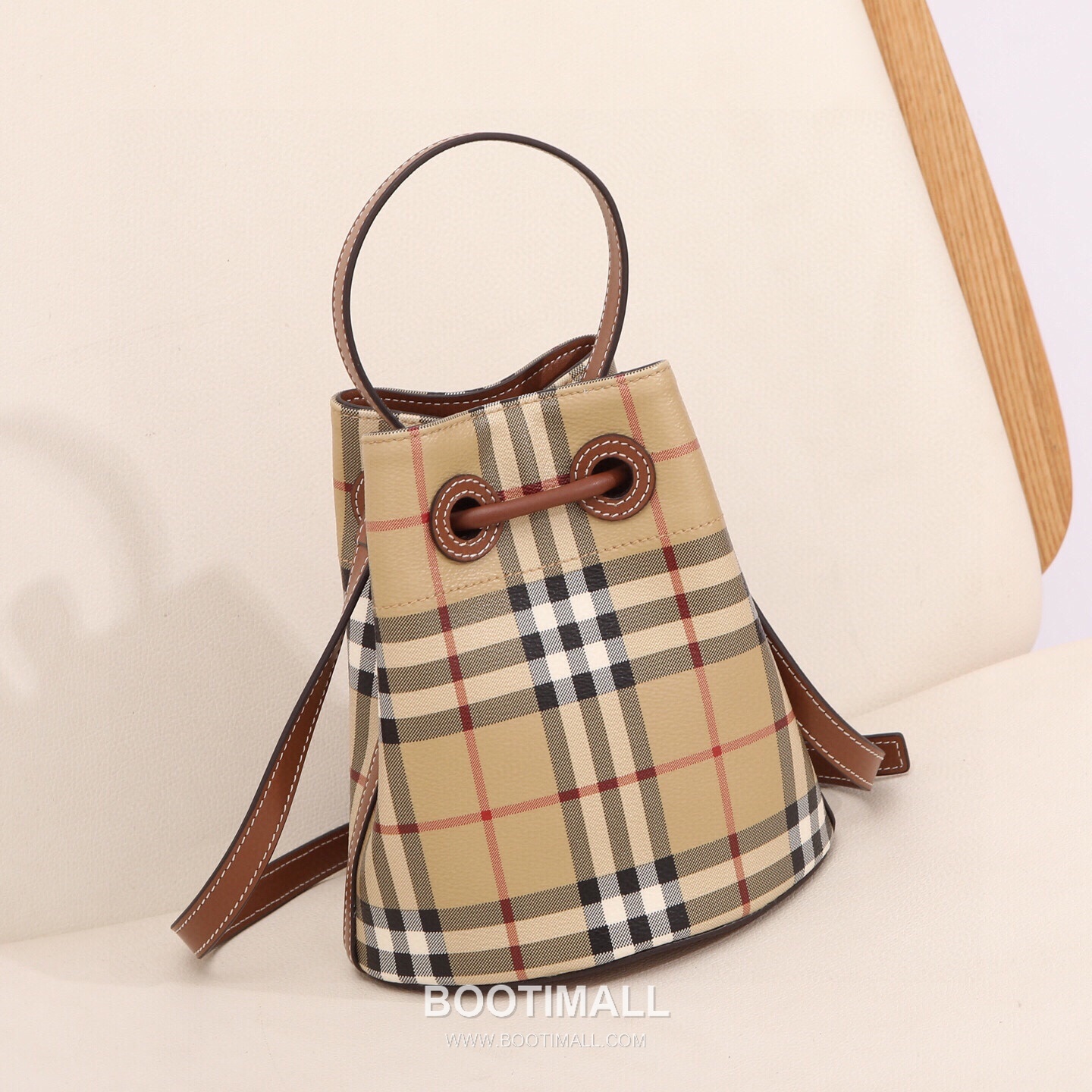 Burberry Birch Brown Check Canvas Mini Bucket Bag with Leather Trim Detail 버버리 버치 브라운 체크 캔버스 미니 버킷백 가죽 트림 213155 16.5cm 11