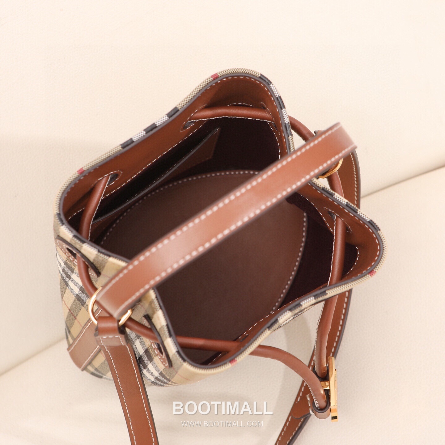 Burberry Birch Brown Check Canvas Mini Bucket Bag with Leather Trim Detail 버버리 버치 브라운 체크 캔버스 미니 버킷백 가죽 트림 213155 16.5cm 17