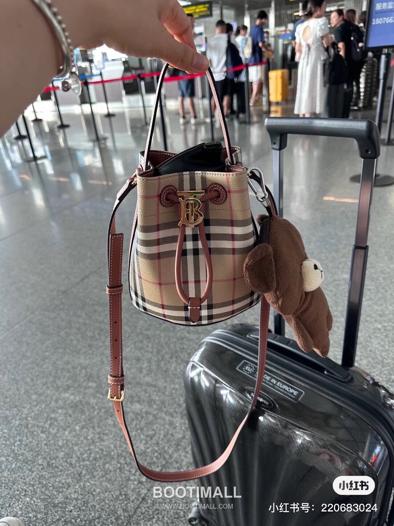 Burberry Birch Brown Check Canvas Mini Bucket Bag with Leather Trim Detail 버버리 버치 브라운 체크 캔버스 미니 버킷백 가죽 트림 213155 16.5cm 18