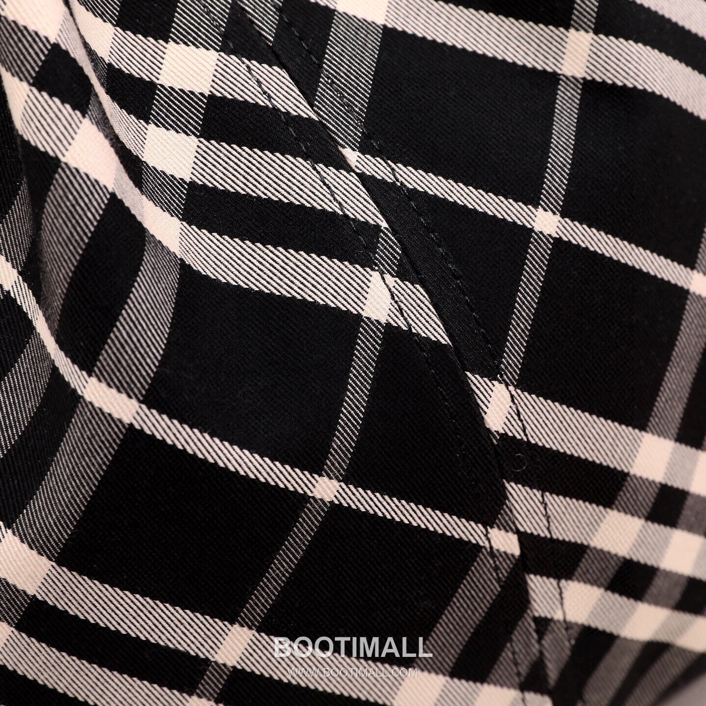 Burberry Cotton Twill Drawstring Bucket Bag with Calfskin Trim Strap Detail 버버리 코튼 트윌 드로우스트링 버킷백 카프스킨 트림 스트랩 058160 27.5cm 12