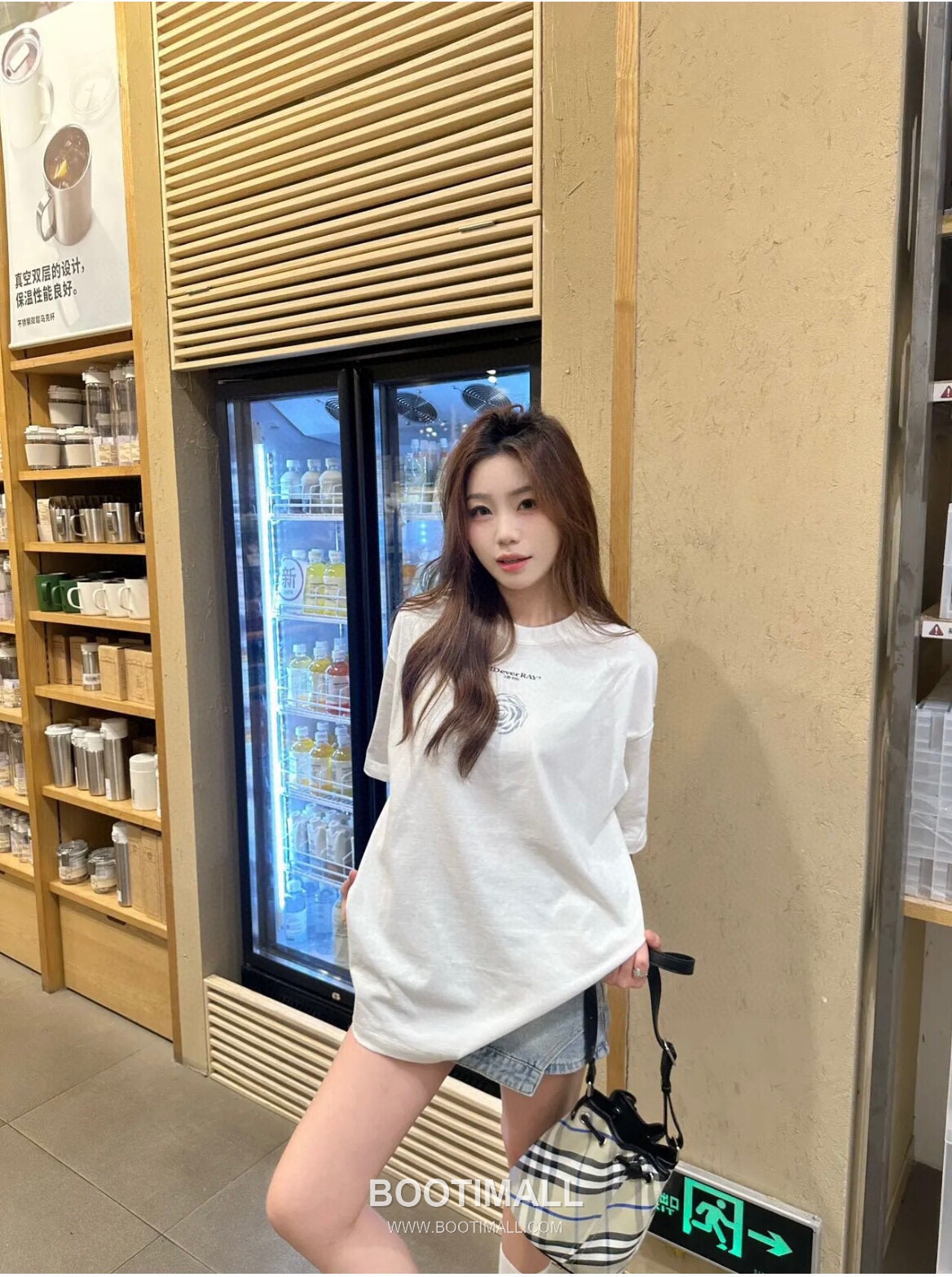 Burberry Lightweight Canvas Crossbody Bucket Bag with Adjustable Strap Detail 버버리 경량 캔버스 크로스바디 버킷백 조절 스트랩 056155 17.5cm 1