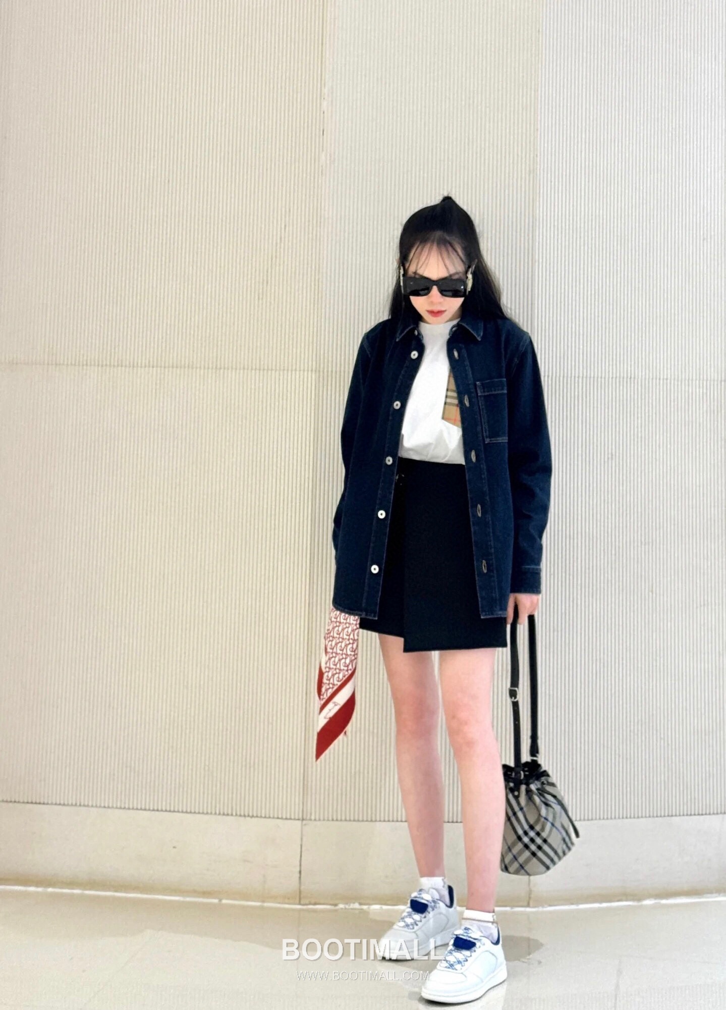 Burberry Lightweight Canvas Crossbody Bucket Bag with Adjustable Strap Detail 버버리 경량 캔버스 크로스바디 버킷백 조절 스트랩 056155 17.5cm 5