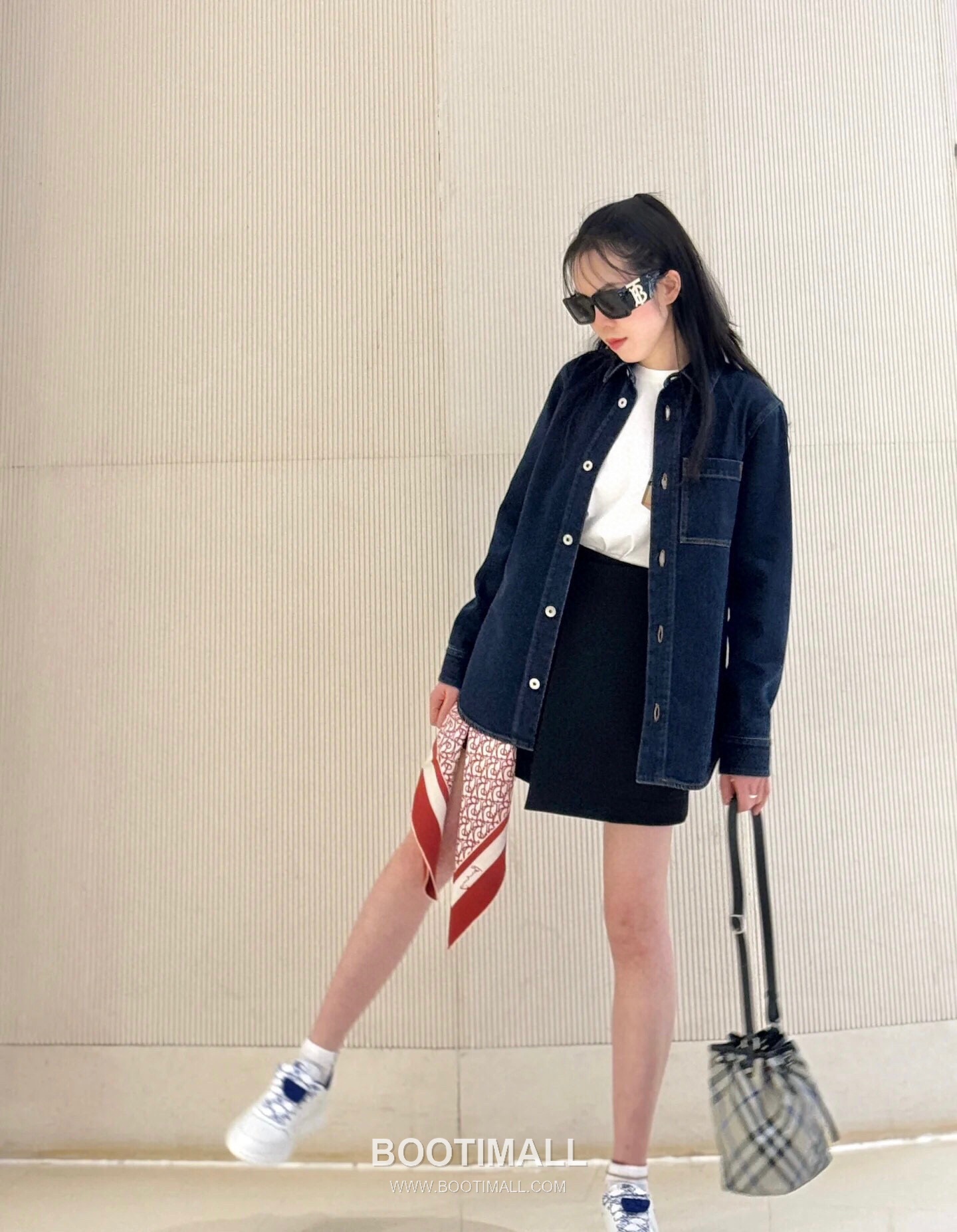 Burberry Lightweight Canvas Crossbody Bucket Bag with Adjustable Strap Detail 버버리 경량 캔버스 크로스바디 버킷백 조절 스트랩 056155 17.5cm 6