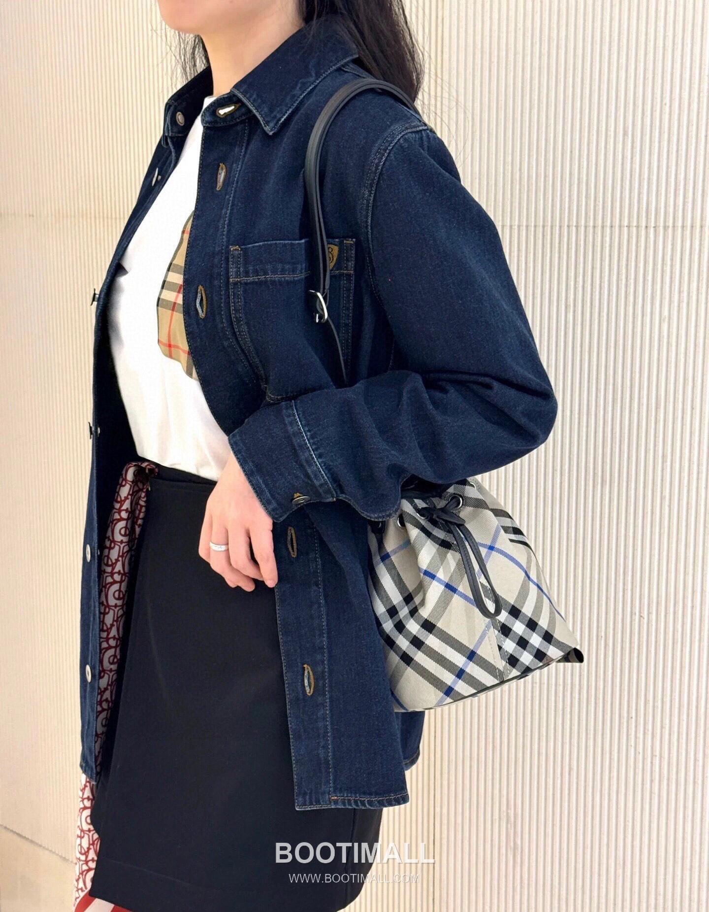 Burberry Lightweight Canvas Crossbody Bucket Bag with Adjustable Strap Detail 버버리 경량 캔버스 크로스바디 버킷백 조절 스트랩 056155 17.5cm 8