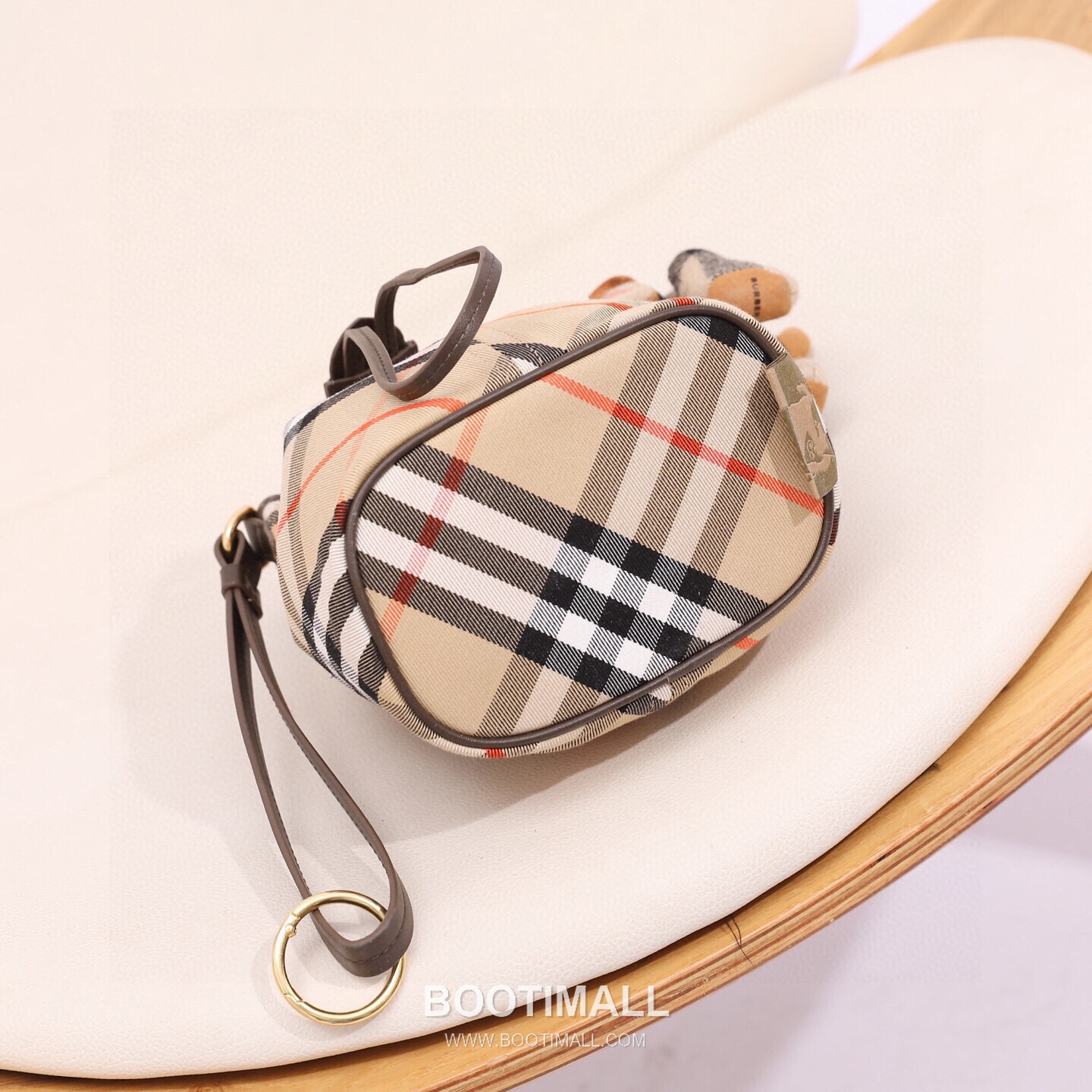 Burberry Lightweight Canvas Crossbody Bucket Bag with Adjustable Strap Detail 버버리 경량 캔버스 크로스바디 버킷백 조절 스트랩 118150 16cm 10