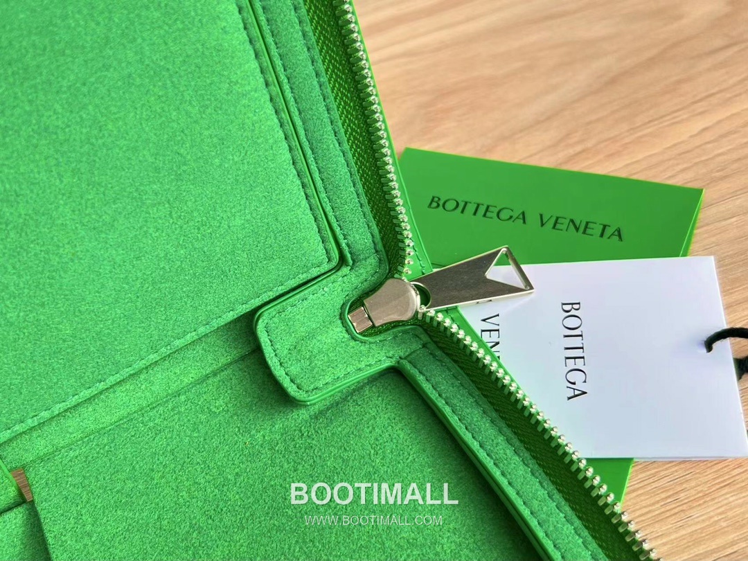 Bottega Veneta Intrecciato Leather Clutch Pouch Bag with Oversized Weave Detail 보테가베네타 인트레치아토 가죽 클러치 파우치백 오버사이즈 위빙 36cm 7