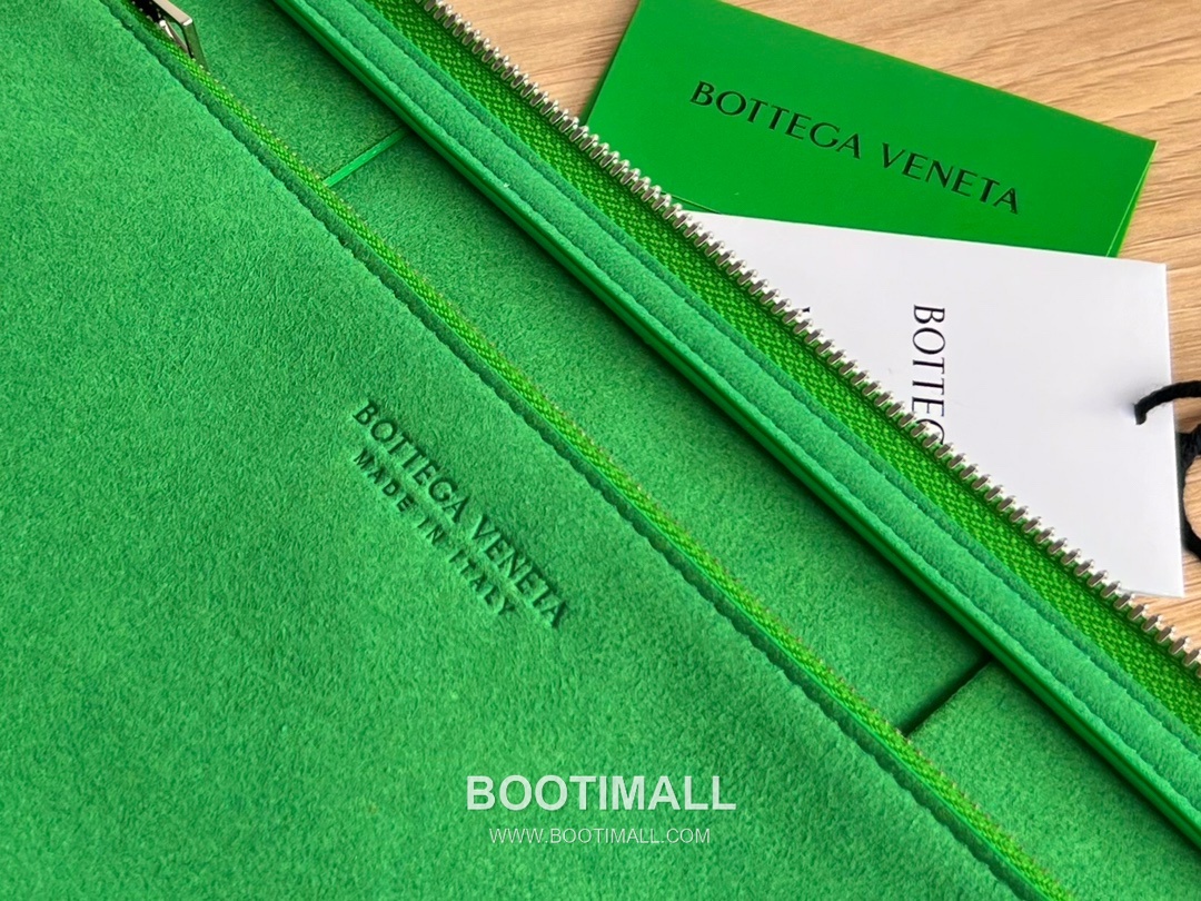 Bottega Veneta Intrecciato Leather Clutch Pouch Bag with Oversized Weave Detail 보테가베네타 인트레치아토 가죽 클러치 파우치백 오버사이즈 위빙 36cm 8