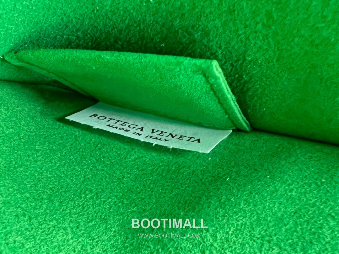 Bottega Veneta Intrecciato Leather Clutch Pouch Bag with Oversized Weave Detail 보테가베네타 인트레치아토 가죽 클러치 파우치백 오버사이즈 위빙 36cm 9