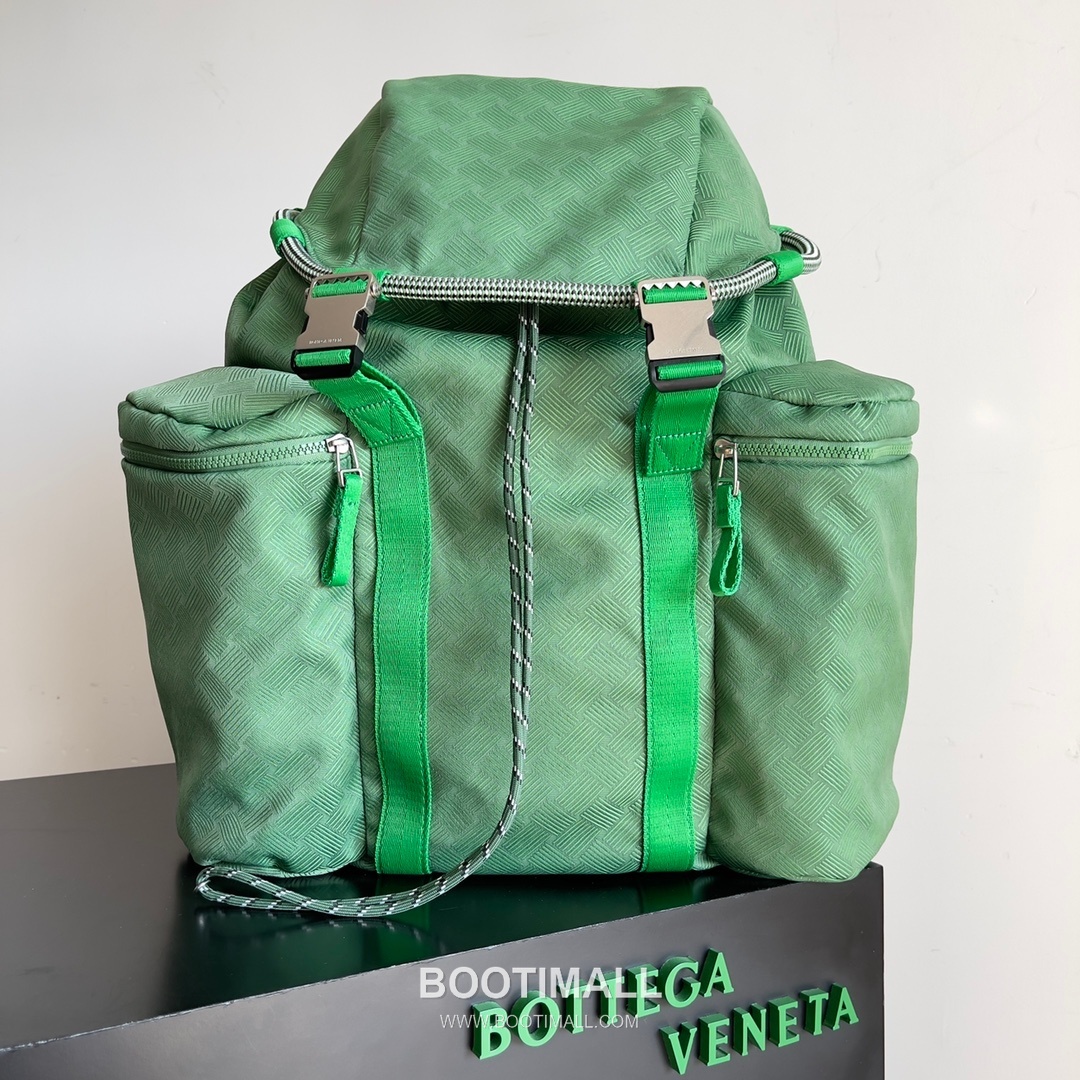 Prada Alto Jacquard Nylon Backpack with Lightweight Outdoor Design 프라다 알토 자카드 나일론 백팩 경량 아웃도어 42cm 1