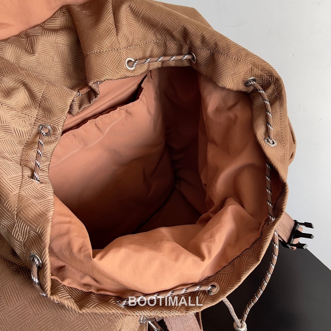 Prada Alto Jacquard Nylon Backpack with Lightweight Outdoor Design 프라다 알토 자카드 나일론 백팩 경량 아웃도어 42cm 7