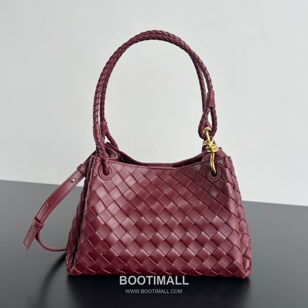 Bottega Veneta Andiamo Intrecciato Leather Parachute Shoulder Bag with Brass Knot Detail 보테가베네타 안디아모 인트레치아토 가죽 파라슈트 숄더백 황동 매듭 29.5cm 1