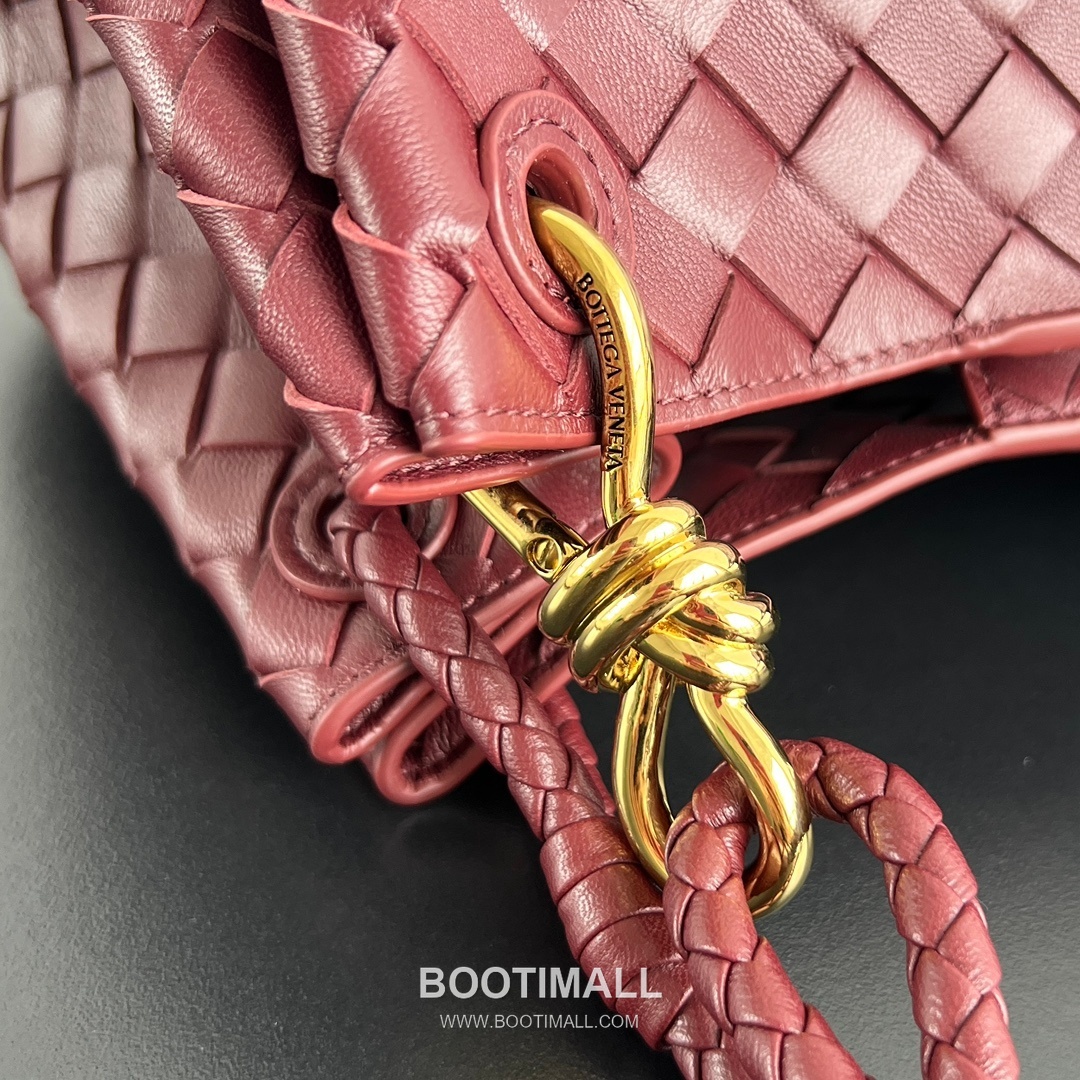 Bottega Veneta Andiamo Intrecciato Leather Parachute Shoulder Bag with Brass Knot Detail 보테가베네타 안디아모 인트레치아토 가죽 파라슈트 숄더백 황동 매듭 29.5cm 6