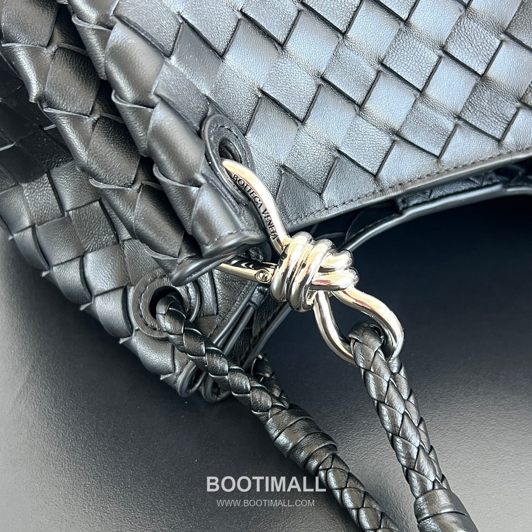 Bottega Veneta Andiamo Intrecciato Leather Parachute Shoulder Bag with Brass Knot Detail 보테가베네타 안디아모 인트레치아토 가죽 파라슈트 숄더백 황동 매듭 29.5cm 7