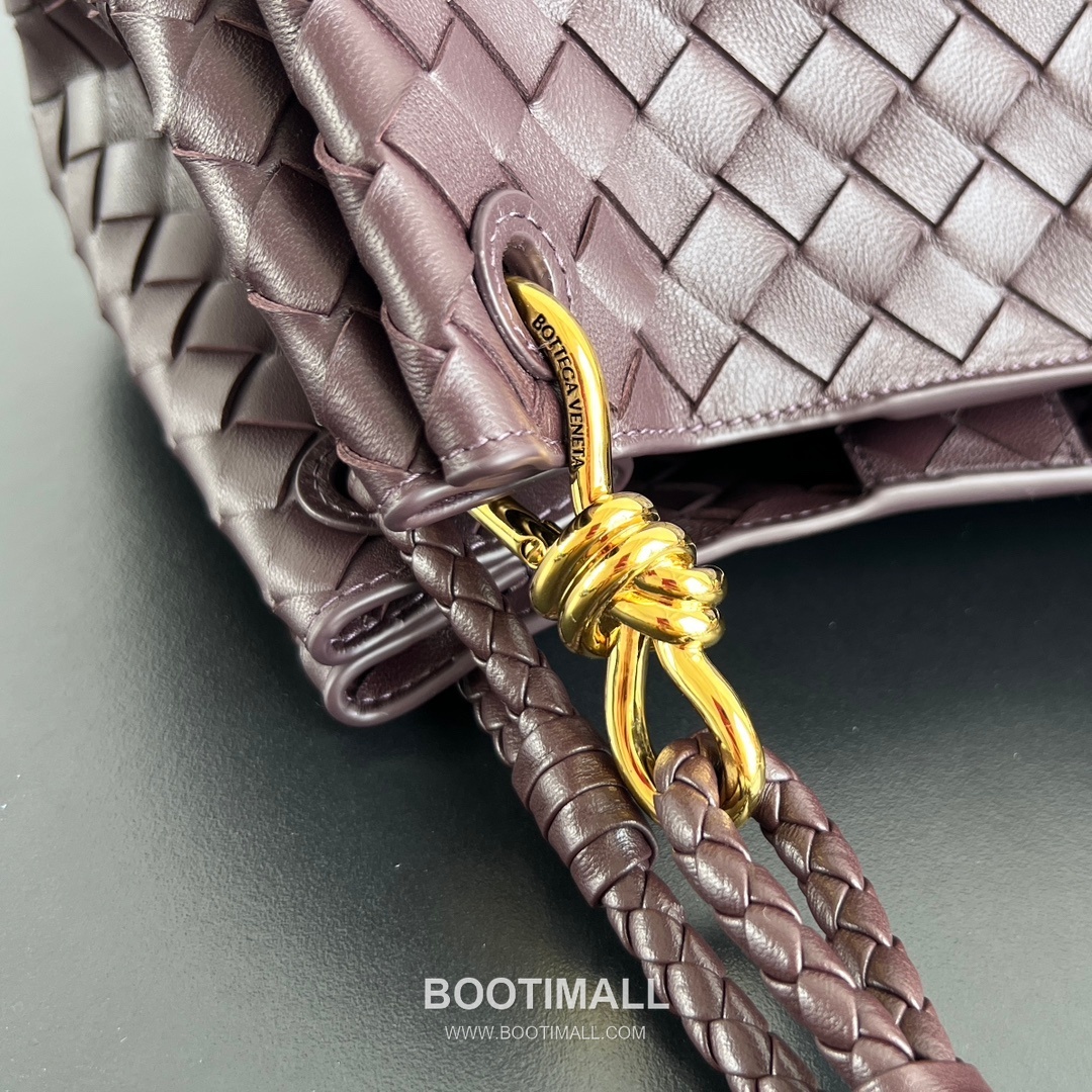 Bottega Veneta Andiamo Intrecciato Leather Parachute Shoulder Bag with Brass Knot Detail 보테가베네타 안디아모 인트레치아토 가죽 파라슈트 숄더백 황동 매듭 29.5cm 6