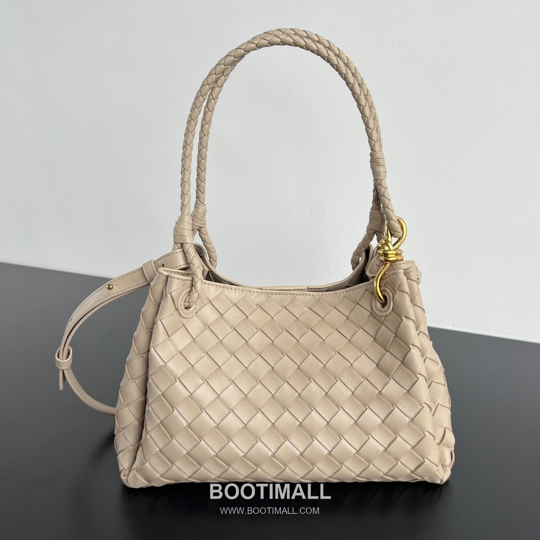 Bottega Veneta Andiamo Intrecciato Leather Parachute Shoulder Bag with Brass Knot Detail 보테가베네타 안디아모 인트레치아토 가죽 파라슈트 숄더백 황동 매듭 29.5cm 1