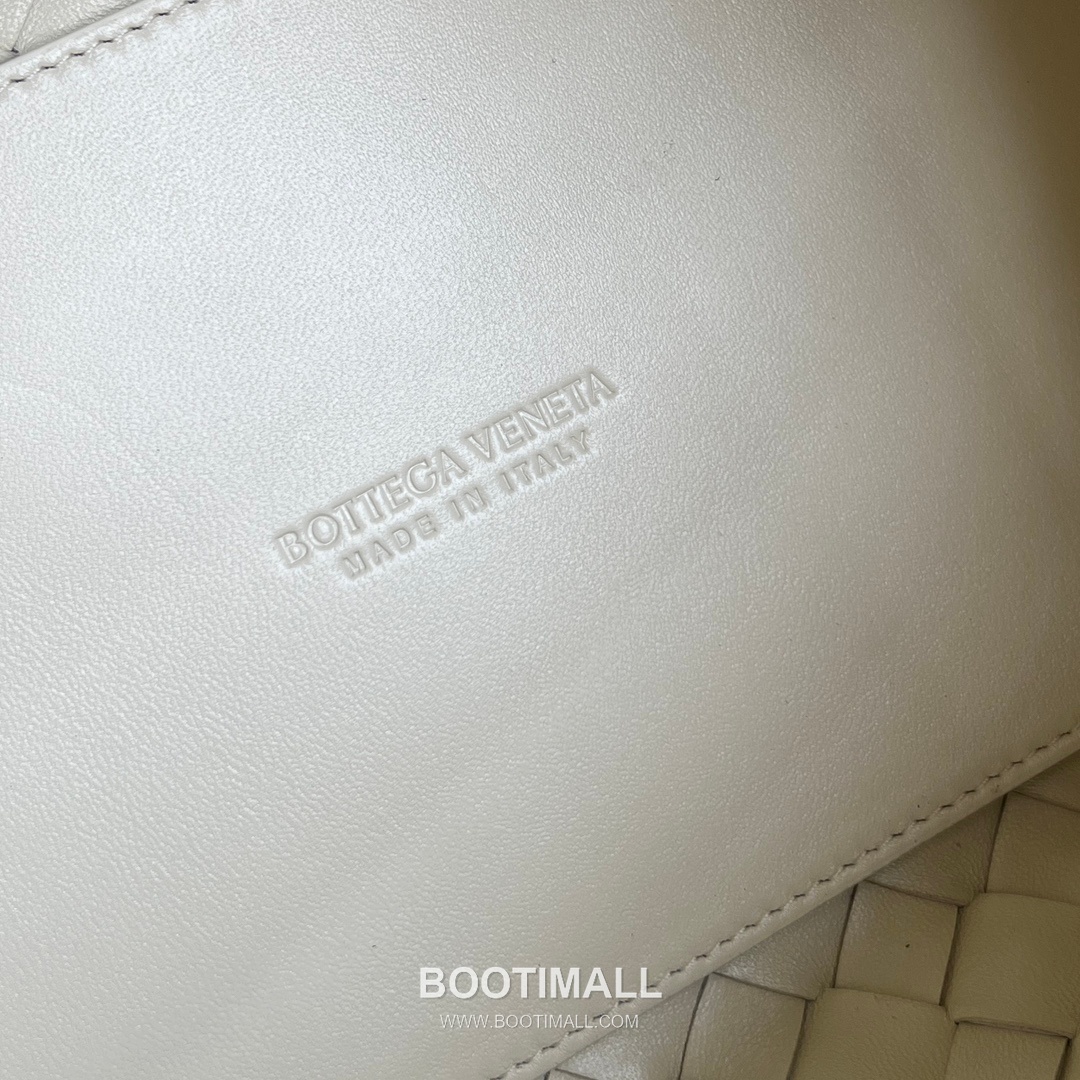 Bottega Veneta Andiamo Intrecciato Leather Parachute Shoulder Bag with Brass Knot Detail 보테가베네타 안디아모 인트레치아토 가죽 파라슈트 숄더백 황동 매듭 29.5cm 9