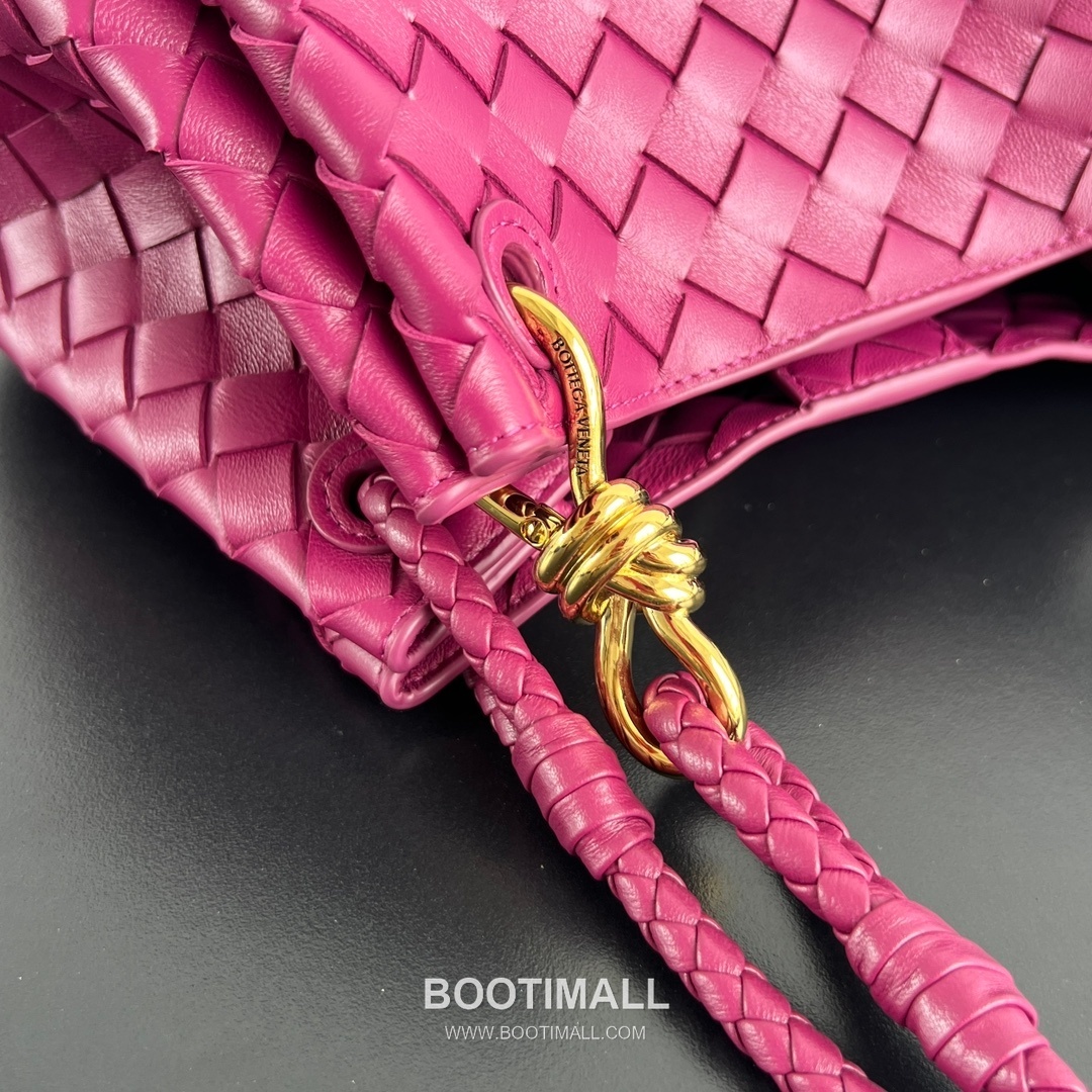 Bottega Veneta Andiamo Intrecciato Leather Parachute Shoulder Bag with Brass Knot Detail 보테가베네타 안디아모 인트레치아토 가죽 파라슈트 숄더백 황동 매듭 29.5cm 5