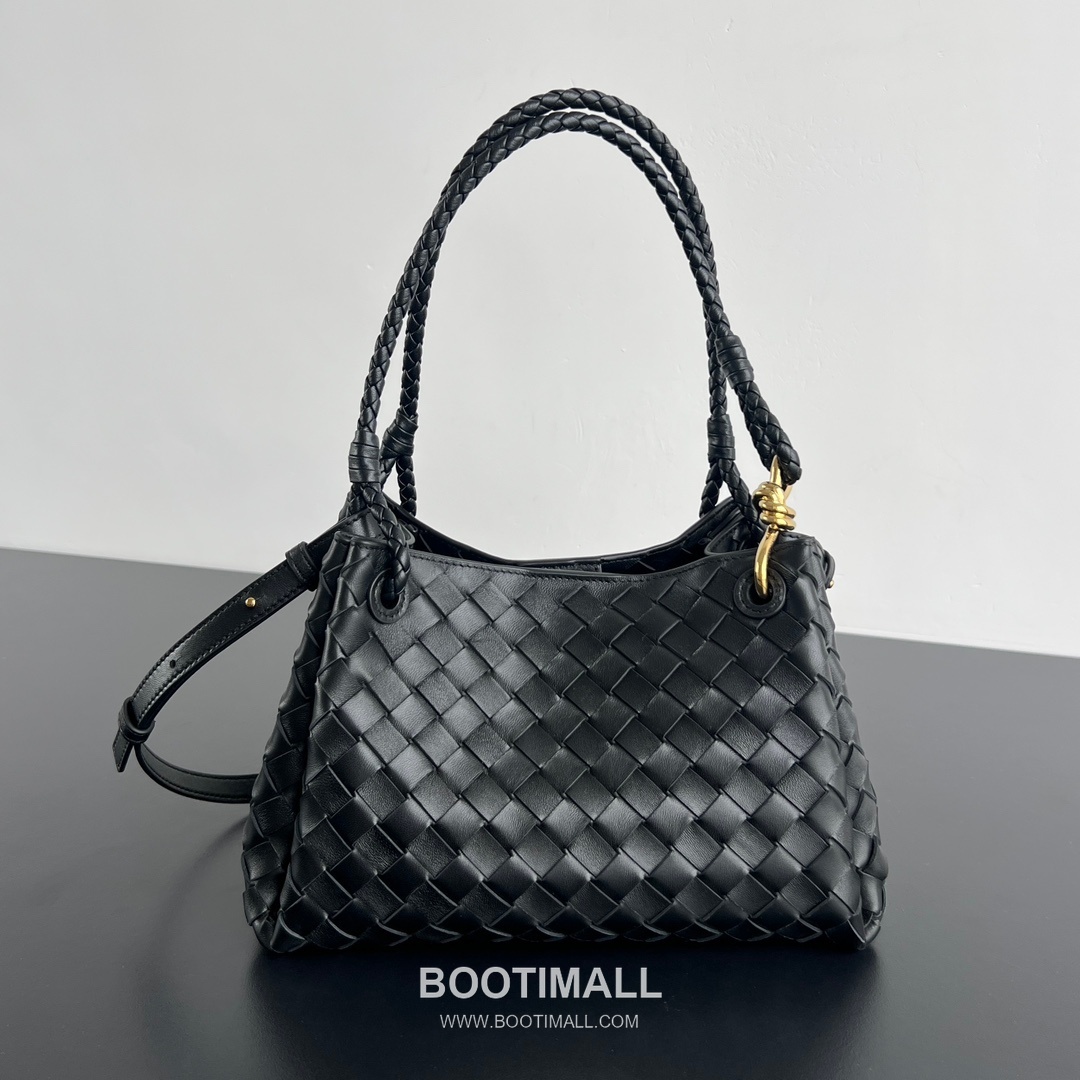 Bottega Veneta Andiamo Intrecciato Leather Parachute Shoulder Bag with Brass Knot Detail 보테가베네타 안디아모 인트레치아토 가죽 파라슈트 숄더백 황동 매듭 29.5cm 1