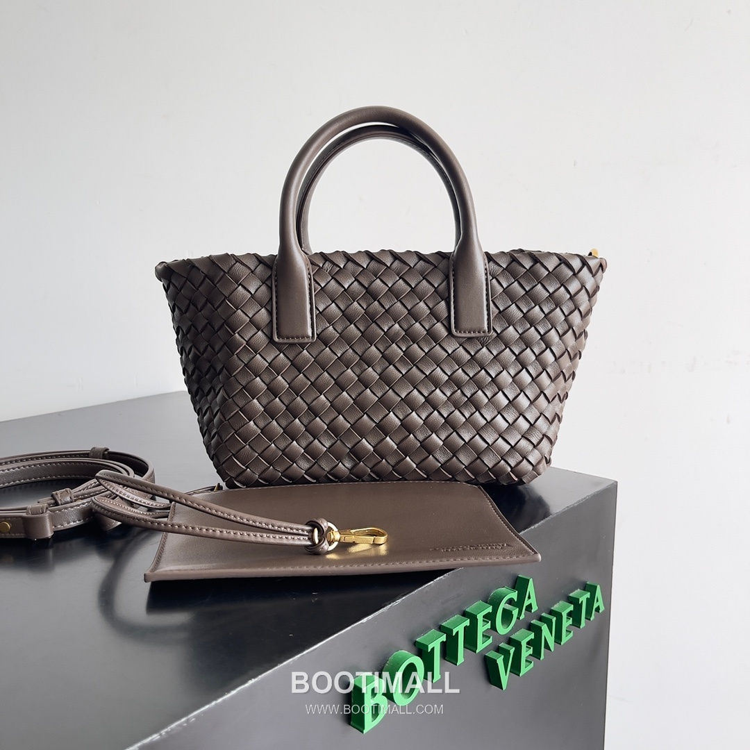 Bottega Veneta Mini Cabat Intrecciato Lambskin Tote Bag with Layered Weave Detail 보테가베네타 미니 카바 인트레치아토 램스킨 토트백 레이어드 위빙 22cm 1