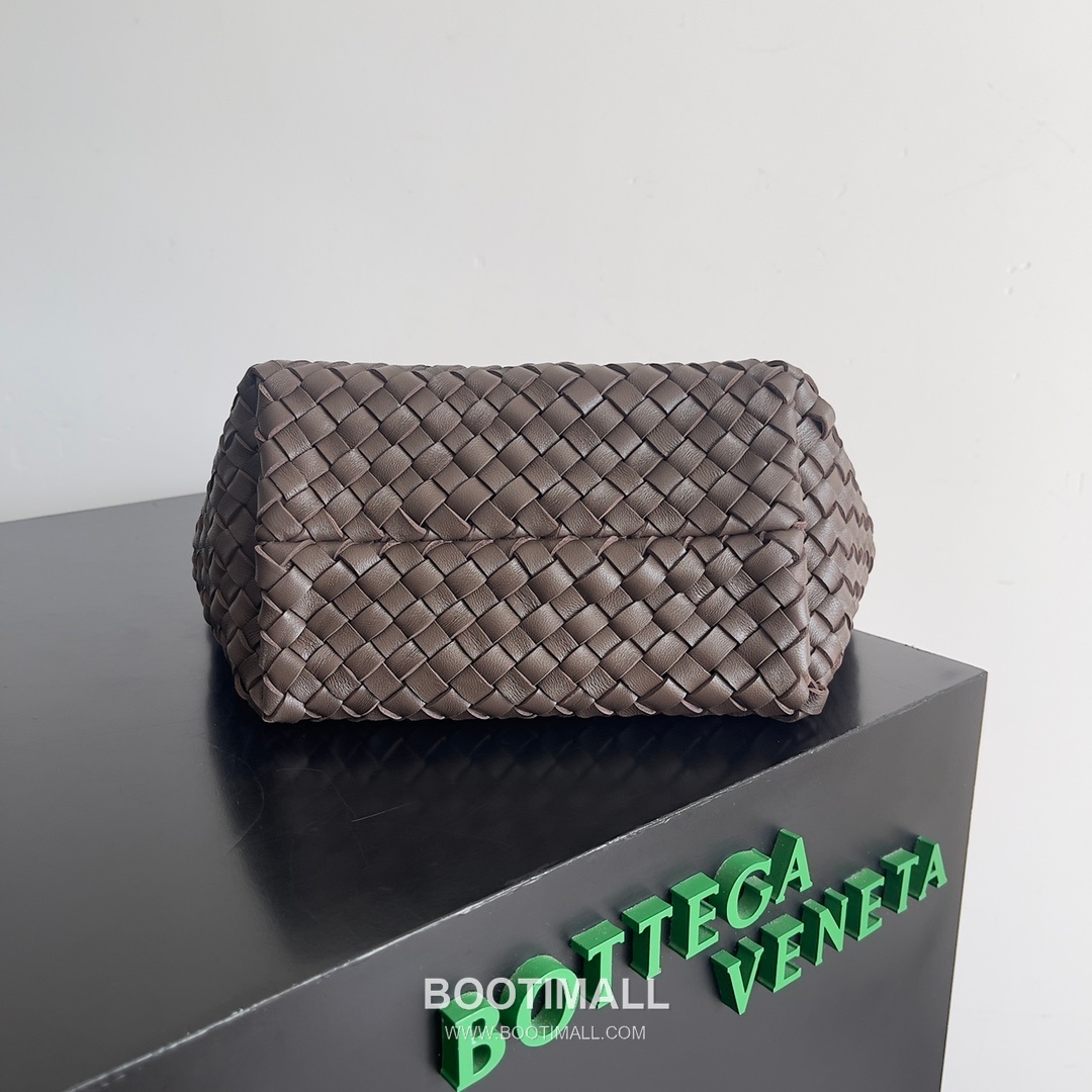 Bottega Veneta Mini Cabat Intrecciato Lambskin Tote Bag with Layered Weave Detail 보테가베네타 미니 카바 인트레치아토 램스킨 토트백 레이어드 위빙 22cm 3