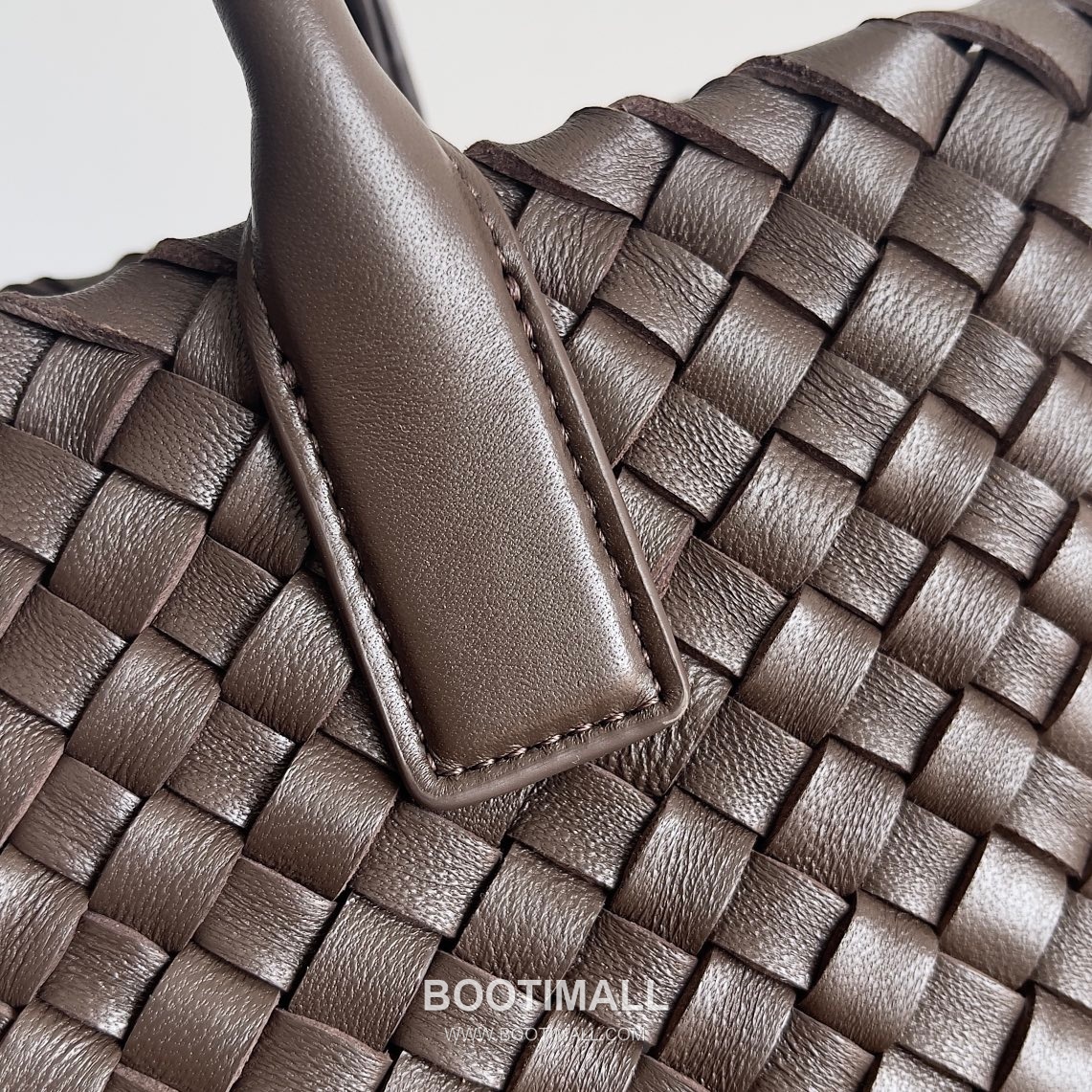Bottega Veneta Mini Cabat Intrecciato Lambskin Tote Bag with Layered Weave Detail 보테가베네타 미니 카바 인트레치아토 램스킨 토트백 레이어드 위빙 22cm 5