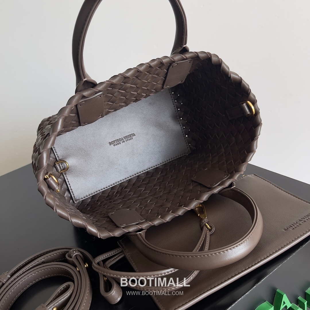 Bottega Veneta Mini Cabat Intrecciato Lambskin Tote Bag with Layered Weave Detail 보테가베네타 미니 카바 인트레치아토 램스킨 토트백 레이어드 위빙 22cm 8