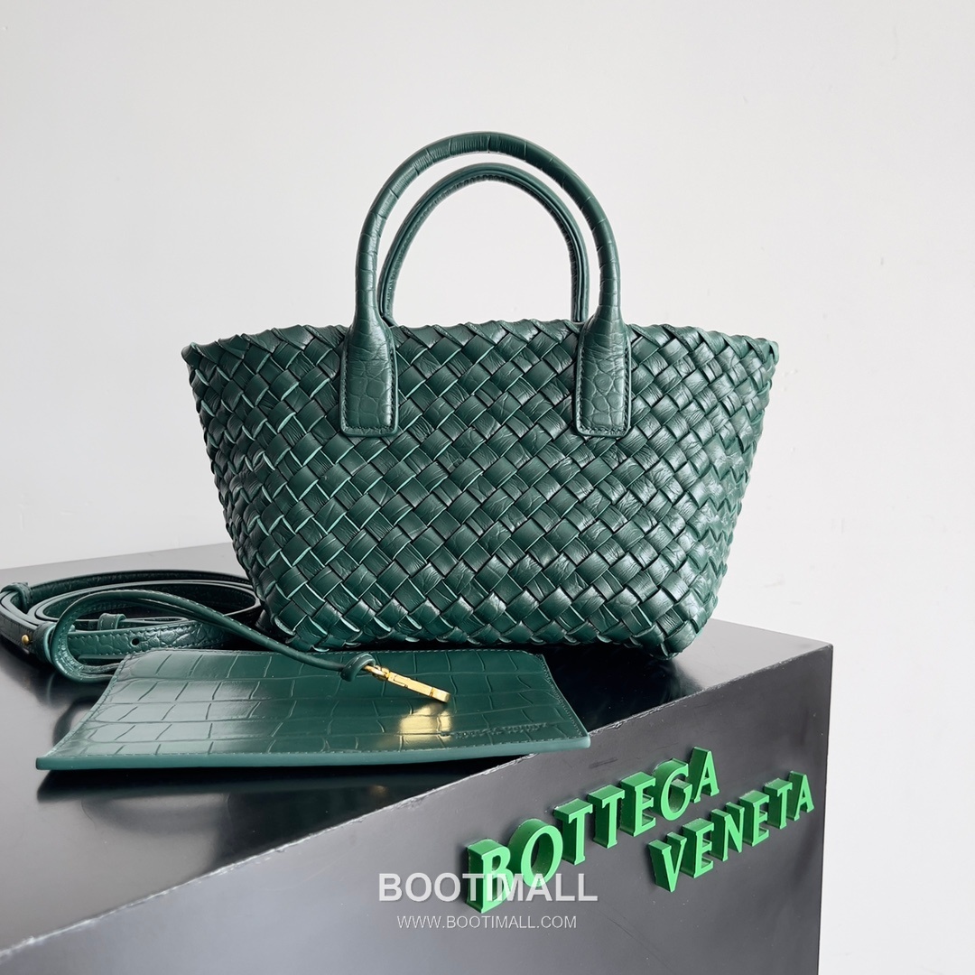 Bottega Veneta Mini Cabat Intrecciato Lambskin Tote Bag with Layered Weave Detail 보테가베네타 미니 카바 인트레치아토 램스킨 토트백 레이어드 위빙 22cm 1