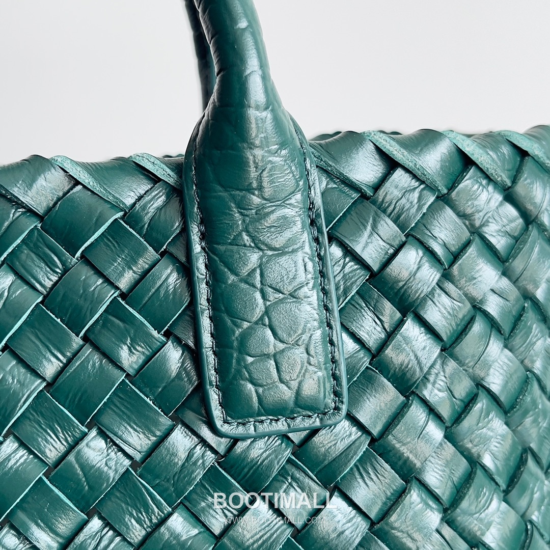 Bottega Veneta Mini Cabat Intrecciato Lambskin Tote Bag with Layered Weave Detail 보테가베네타 미니 카바 인트레치아토 램스킨 토트백 레이어드 위빙 22cm 5