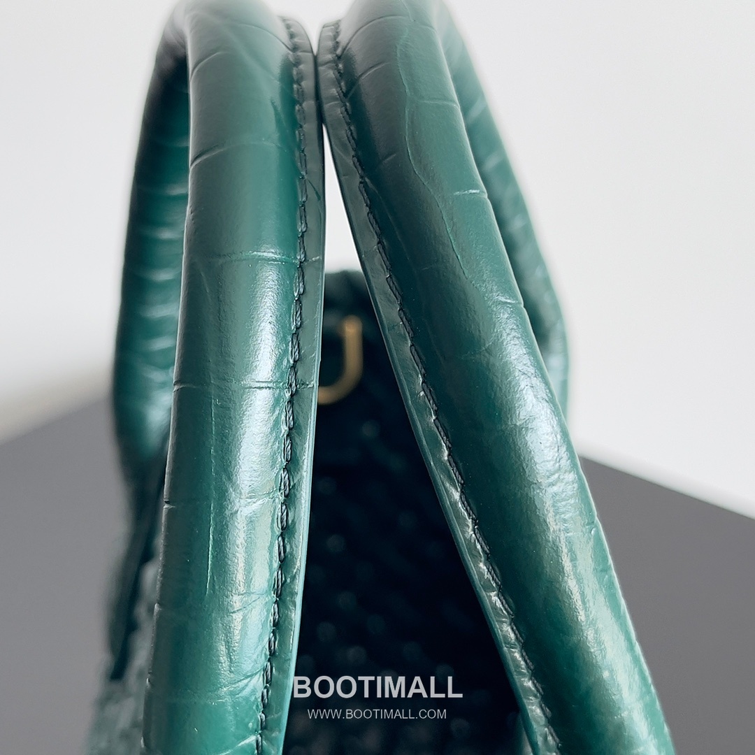 Bottega Veneta Mini Cabat Intrecciato Lambskin Tote Bag with Layered Weave Detail 보테가베네타 미니 카바 인트레치아토 램스킨 토트백 레이어드 위빙 22cm 6