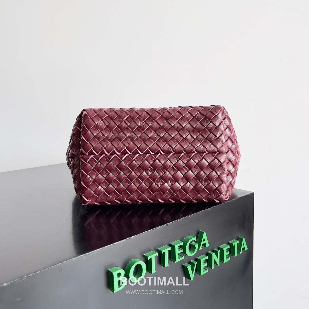 Bottega Veneta Mini Cabat Intrecciato Lambskin Tote Bag with Layered Weave Detail 보테가베네타 미니 카바 인트레치아토 램스킨 토트백 레이어드 위빙 22cm 3