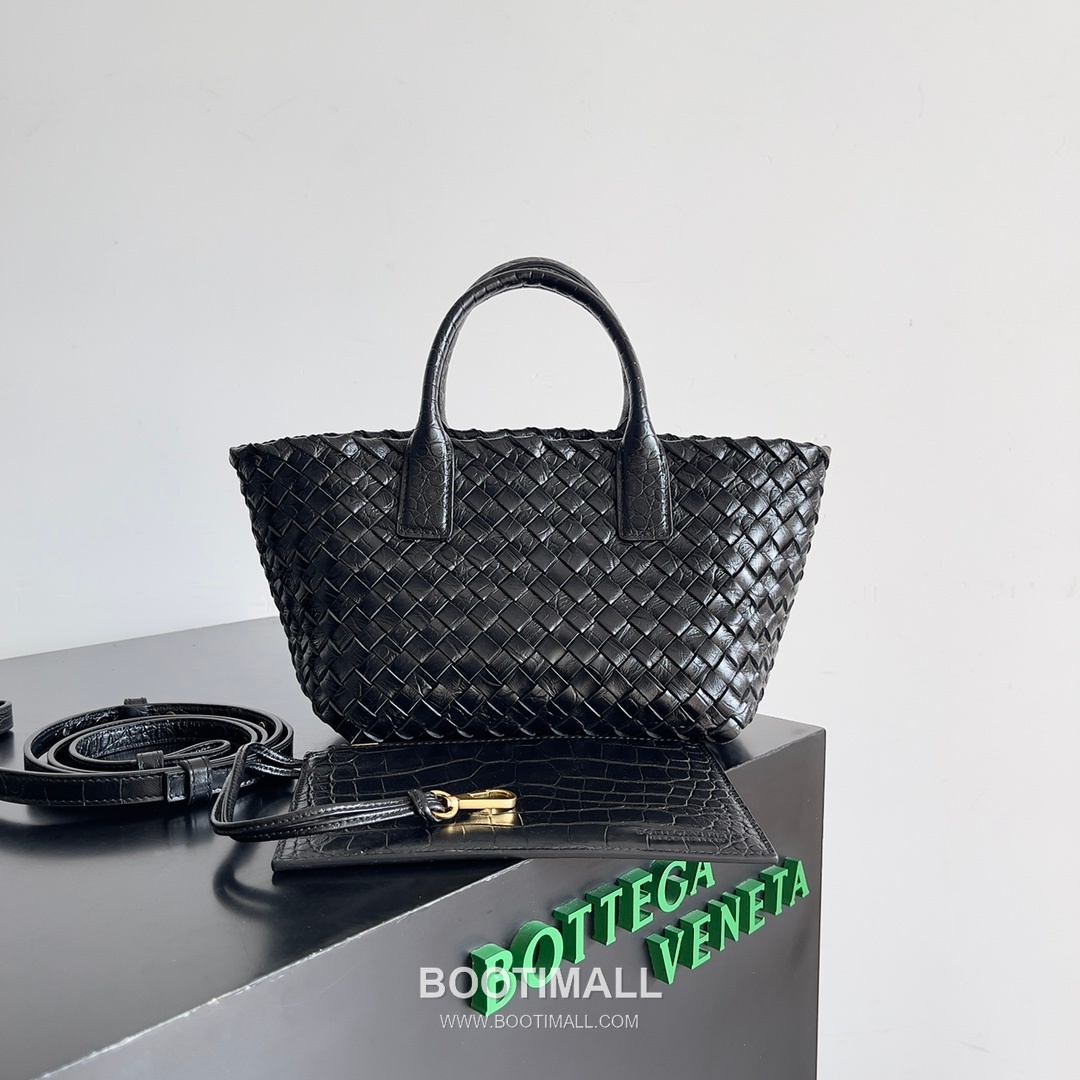 Bottega Veneta Mini Cabat Intrecciato Lambskin Tote Bag with Layered Weave Detail 보테가베네타 미니 카바 인트레치아토 램스킨 토트백 레이어드 위빙 22cm 1