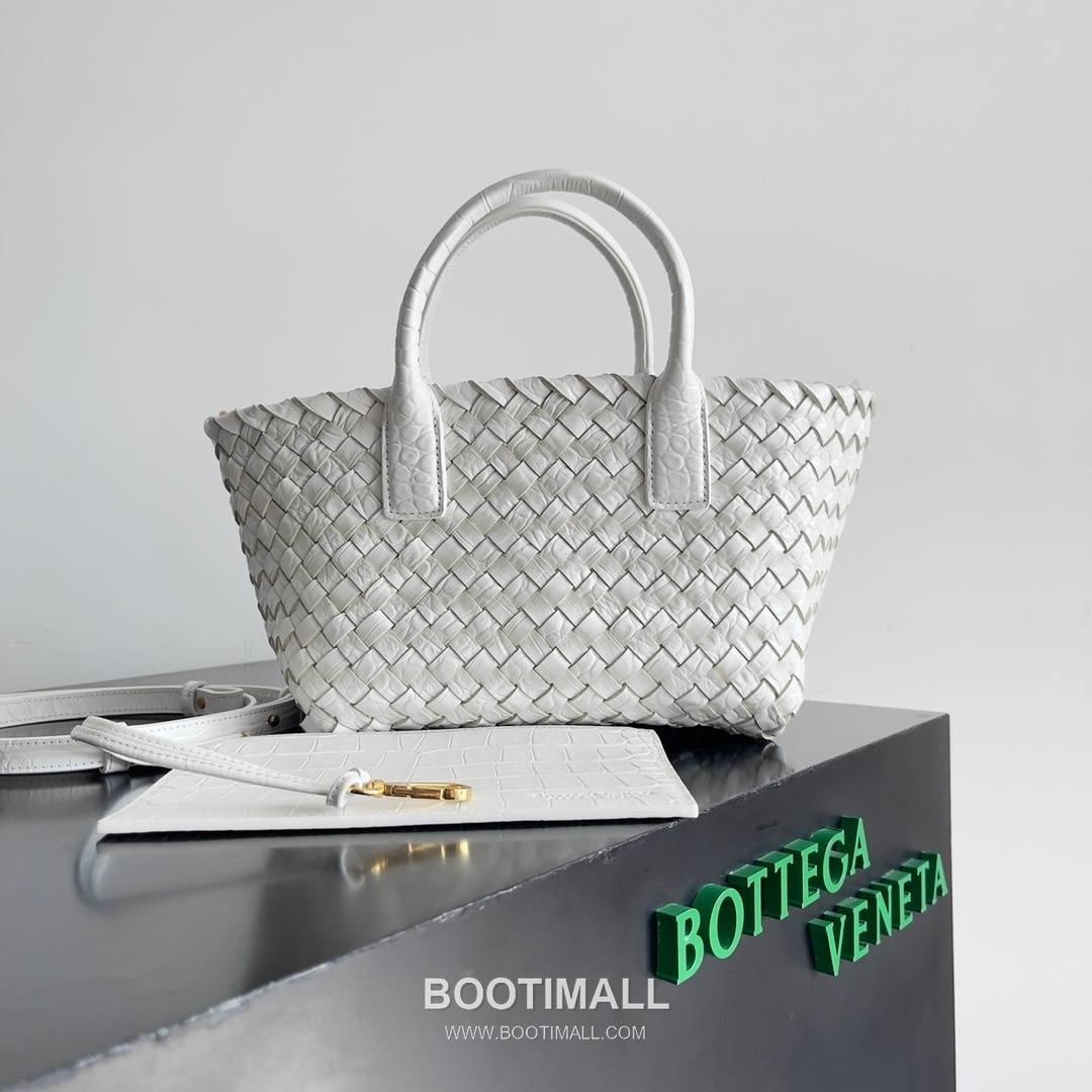 Bottega Veneta Mini Cabat Intrecciato Lambskin Tote Bag with Layered Weave Detail 보테가베네타 미니 카바 인트레치아토 램스킨 토트백 레이어드 위빙 22cm 1
