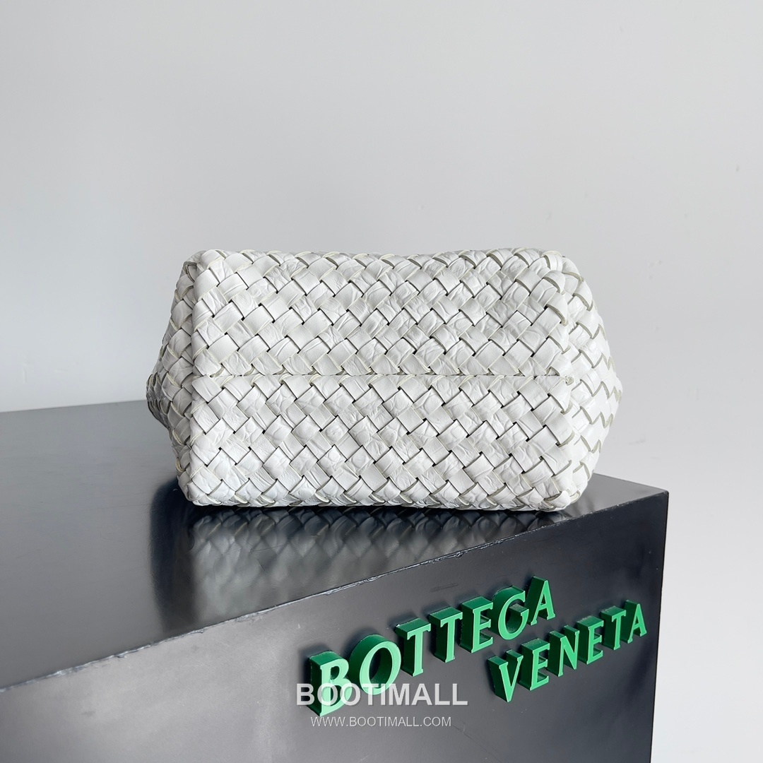 Bottega Veneta Mini Cabat Intrecciato Lambskin Tote Bag with Layered Weave Detail 보테가베네타 미니 카바 인트레치아토 램스킨 토트백 레이어드 위빙 22cm 4
