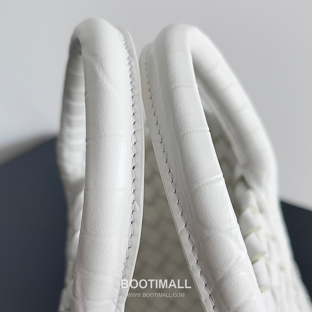 Bottega Veneta Mini Cabat Intrecciato Lambskin Tote Bag with Layered Weave Detail 보테가베네타 미니 카바 인트레치아토 램스킨 토트백 레이어드 위빙 22cm 6