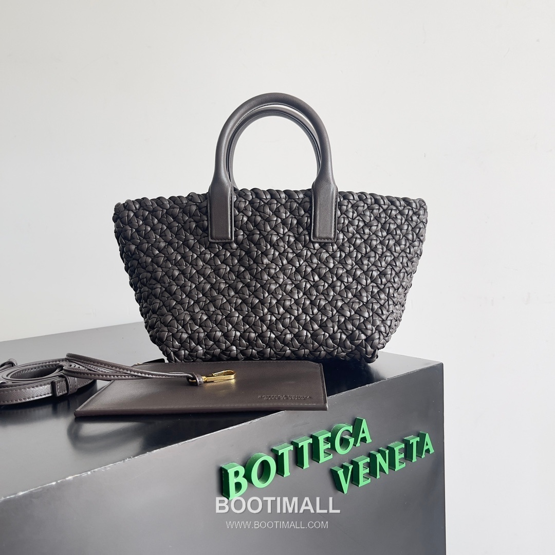 Bottega Veneta Mini Cabat Intrecciato Lambskin Tote Bag with Layered Weave Detail 보테가베네타 미니 카바 인트레치아토 램스킨 토트백 레이어드 위빙 22cm 1