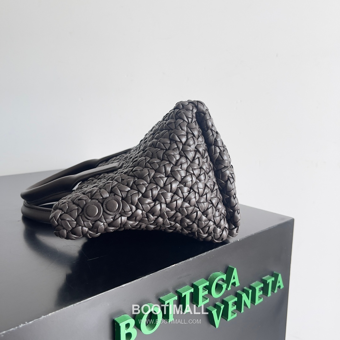 Bottega Veneta Mini Cabat Intrecciato Lambskin Tote Bag with Layered Weave Detail 보테가베네타 미니 카바 인트레치아토 램스킨 토트백 레이어드 위빙 22cm 2