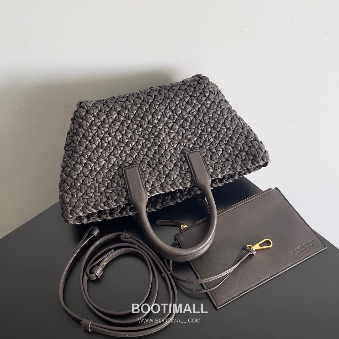 Bottega Veneta Mini Cabat Intrecciato Lambskin Tote Bag with Layered Weave Detail 보테가베네타 미니 카바 인트레치아토 램스킨 토트백 레이어드 위빙 22cm 4