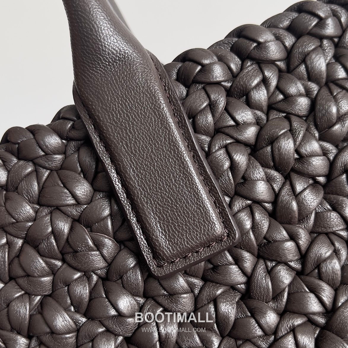 Bottega Veneta Mini Cabat Intrecciato Lambskin Tote Bag with Layered Weave Detail 보테가베네타 미니 카바 인트레치아토 램스킨 토트백 레이어드 위빙 22cm 5